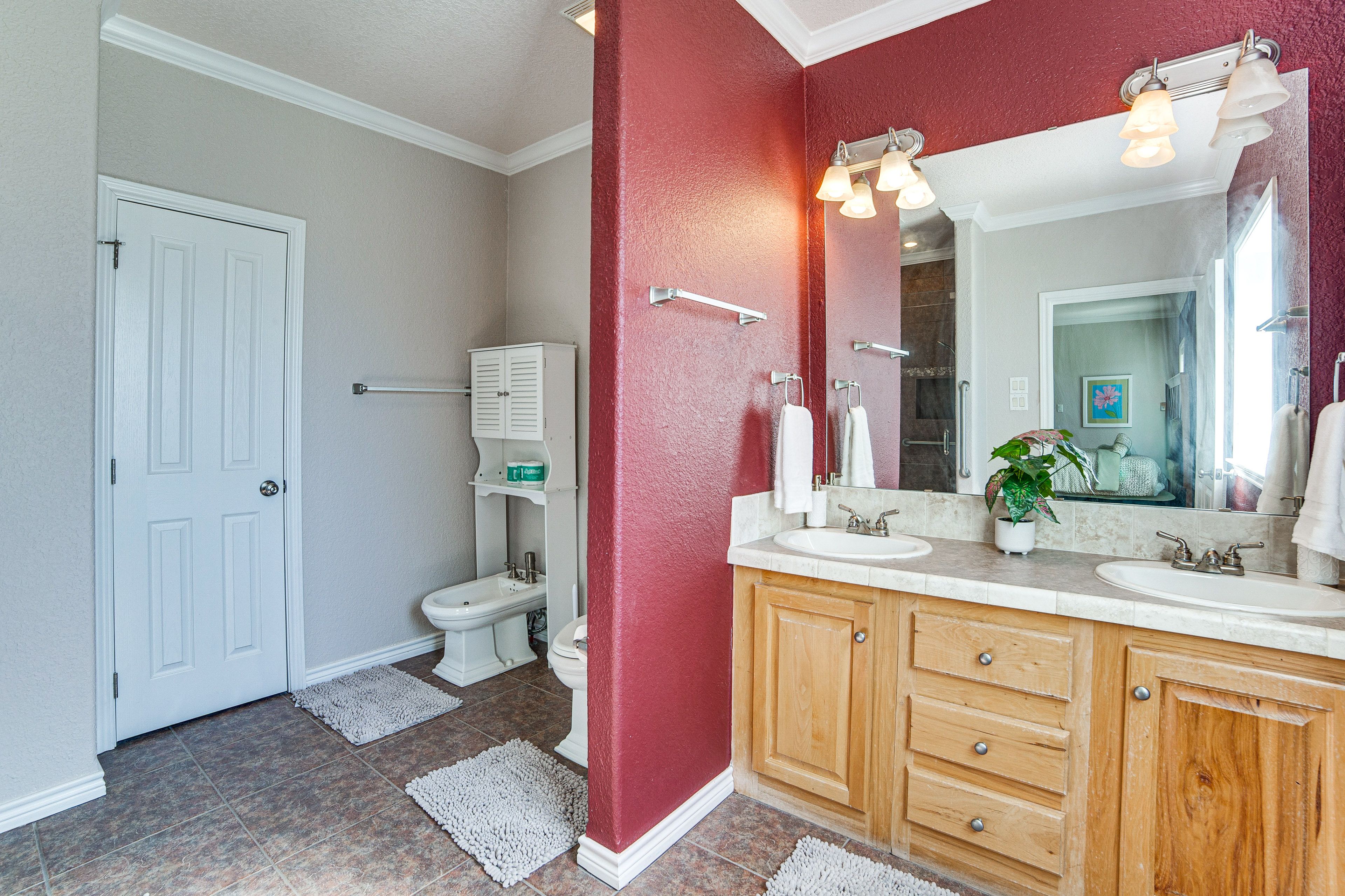 Full Bathroom | 1st Floor
