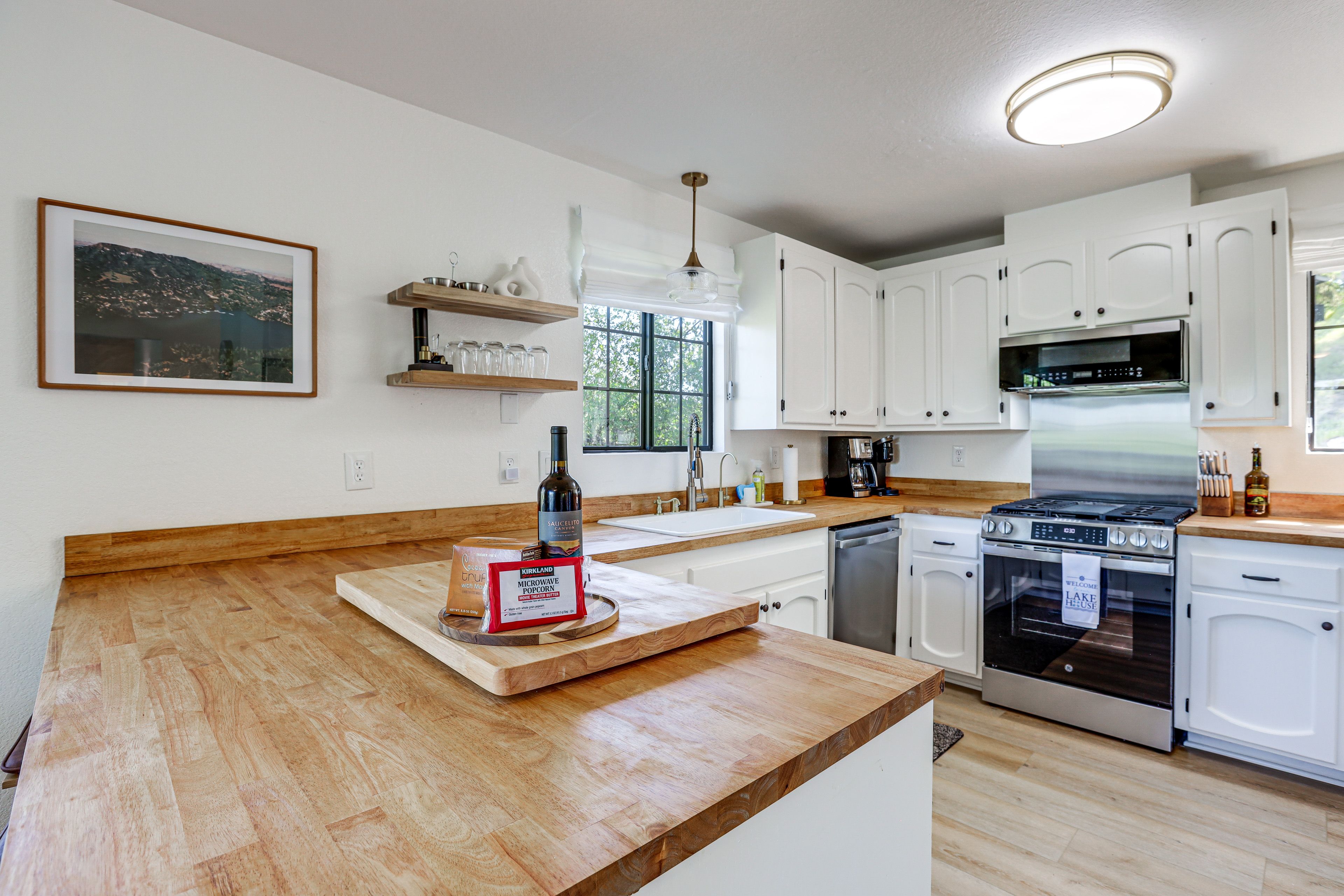 Kitchen | Main Level