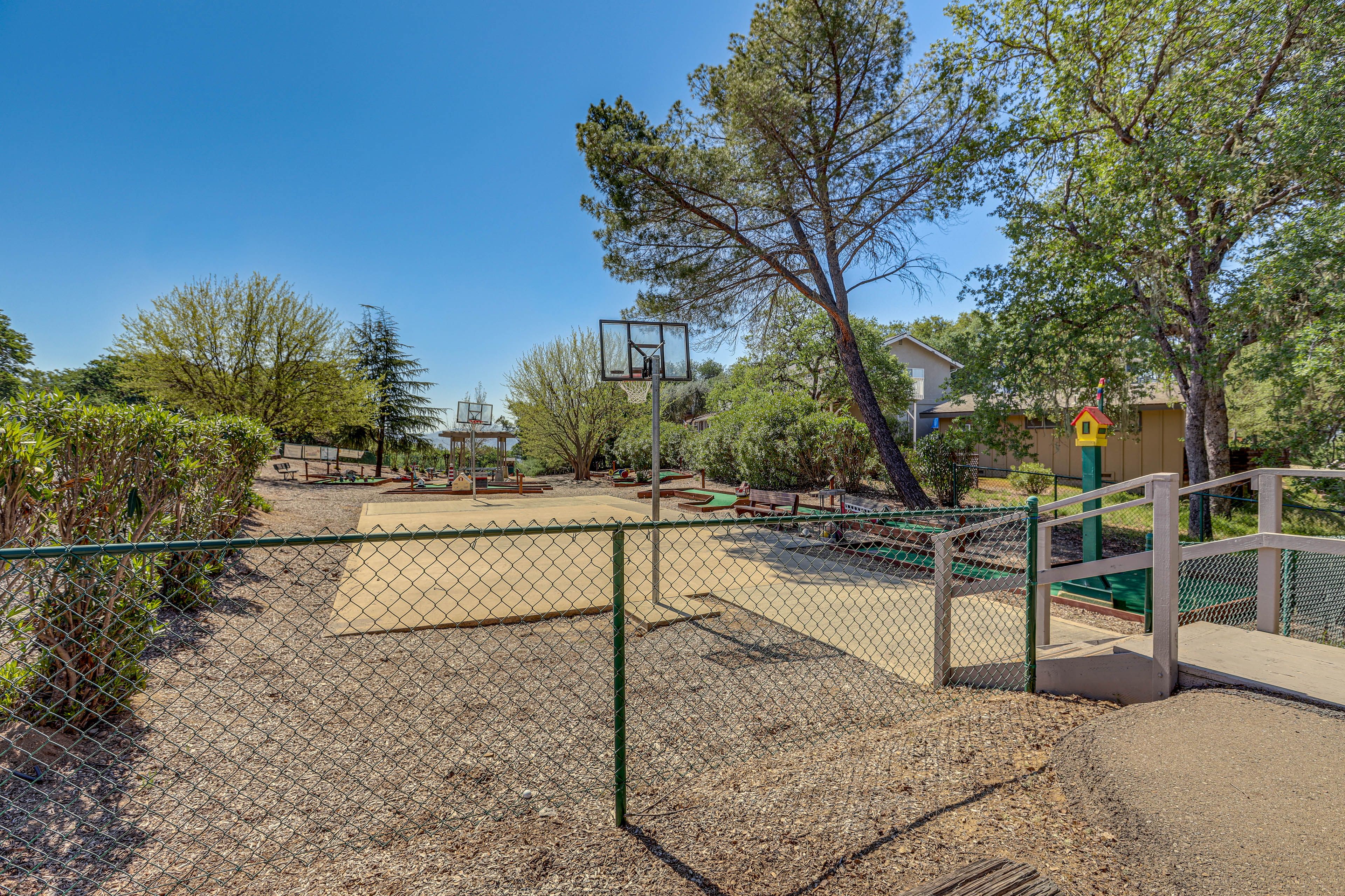 Community Amenities | Mini Golf, Outdoor Pool, Pickleball + Basketball Courts