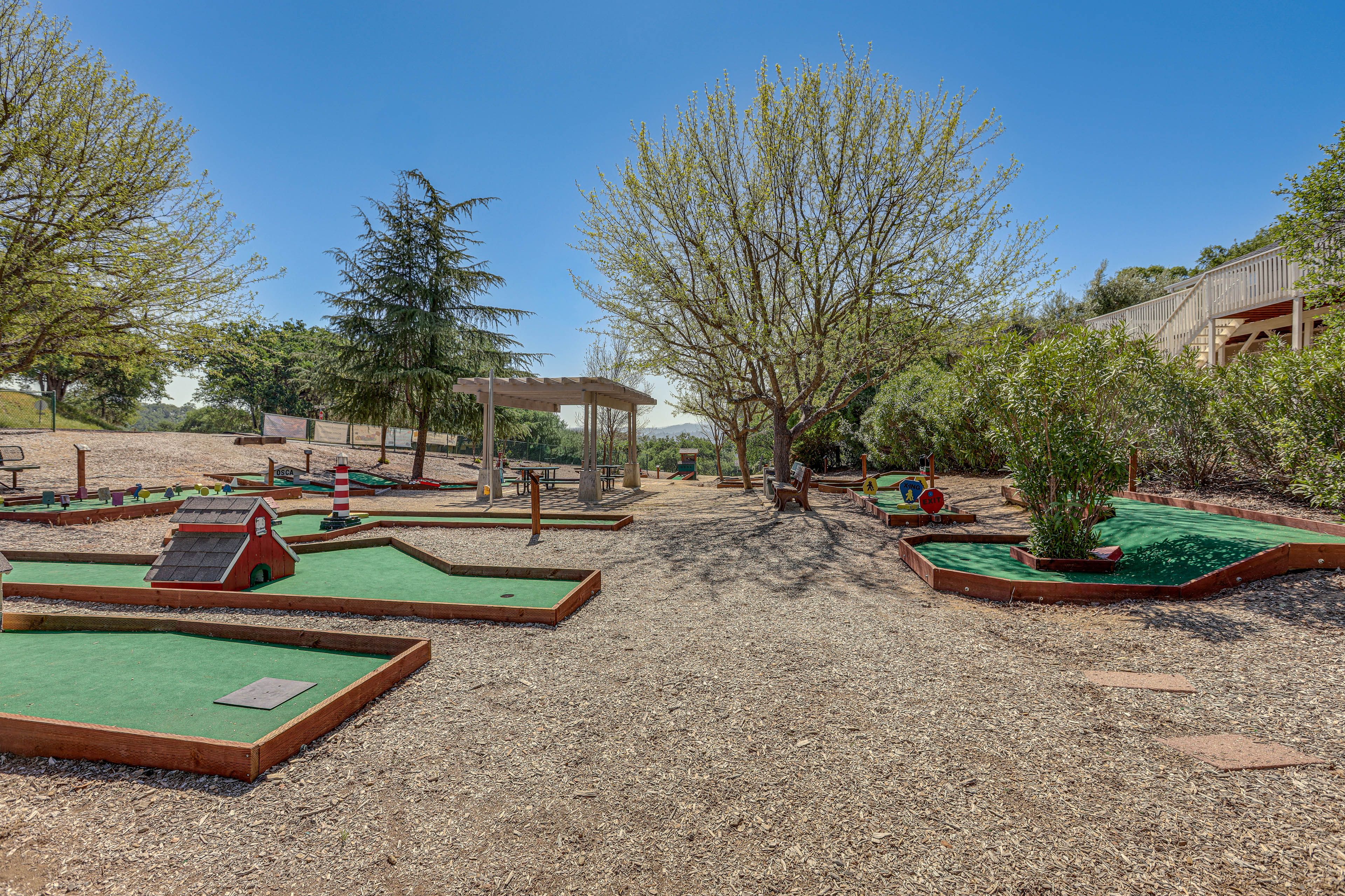 Community Amenities | Mini Golf, Outdoor Pool, Pickleball + Basketball Courts