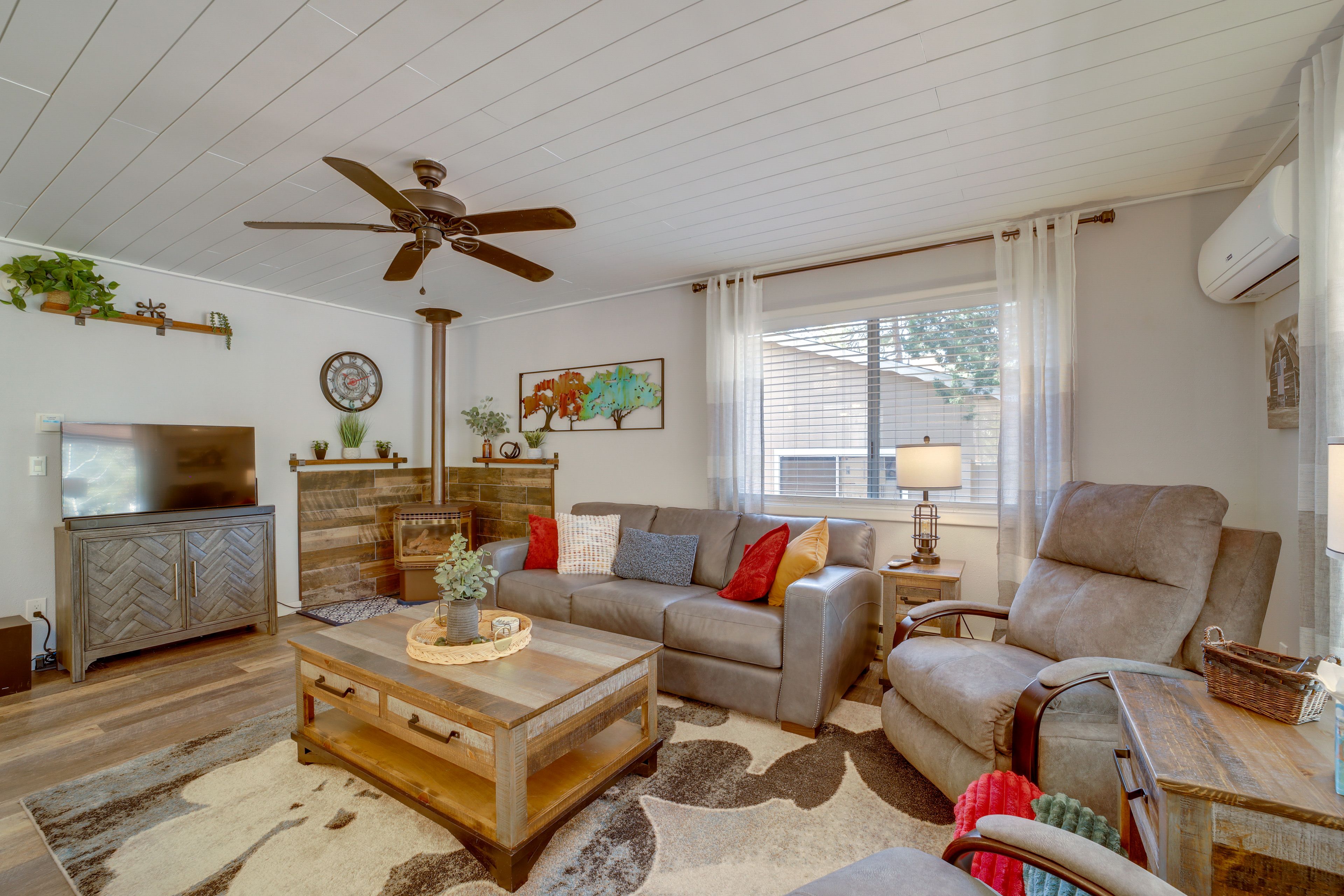 Living Room | Queen Sleeper Sofa