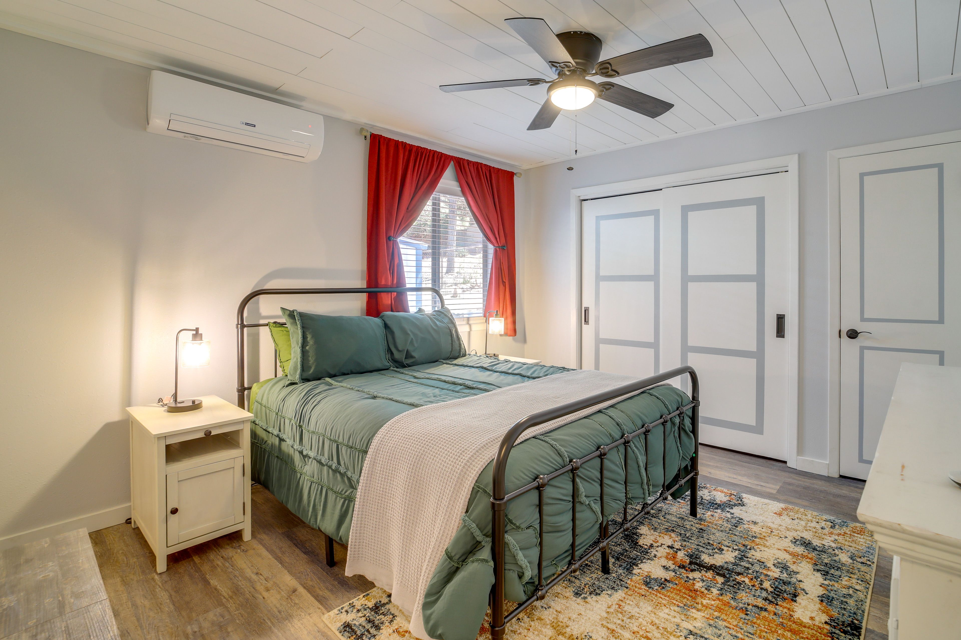 Bedroom 2 | Queen Bed