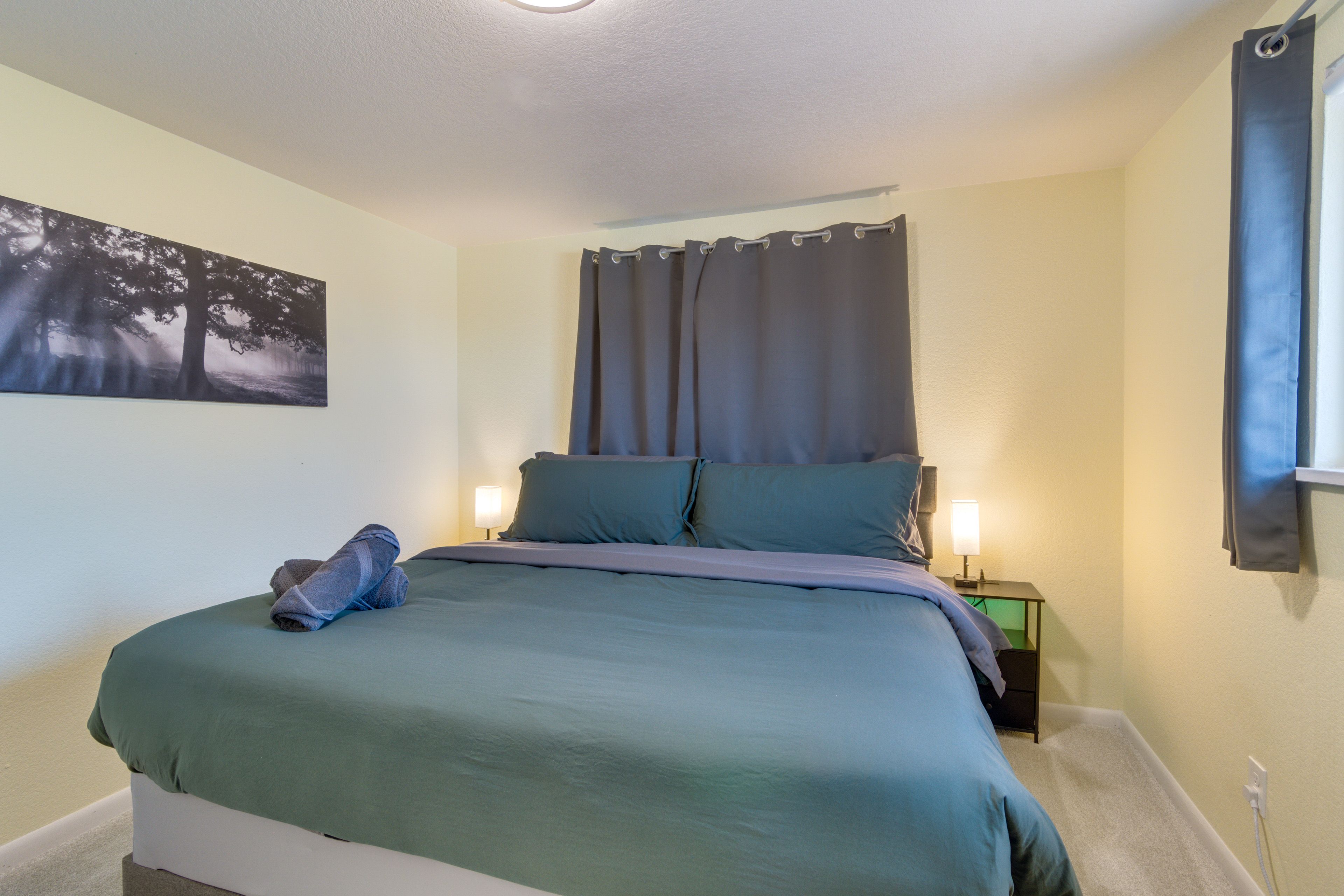 Bedroom 2 | King Bed | Desk