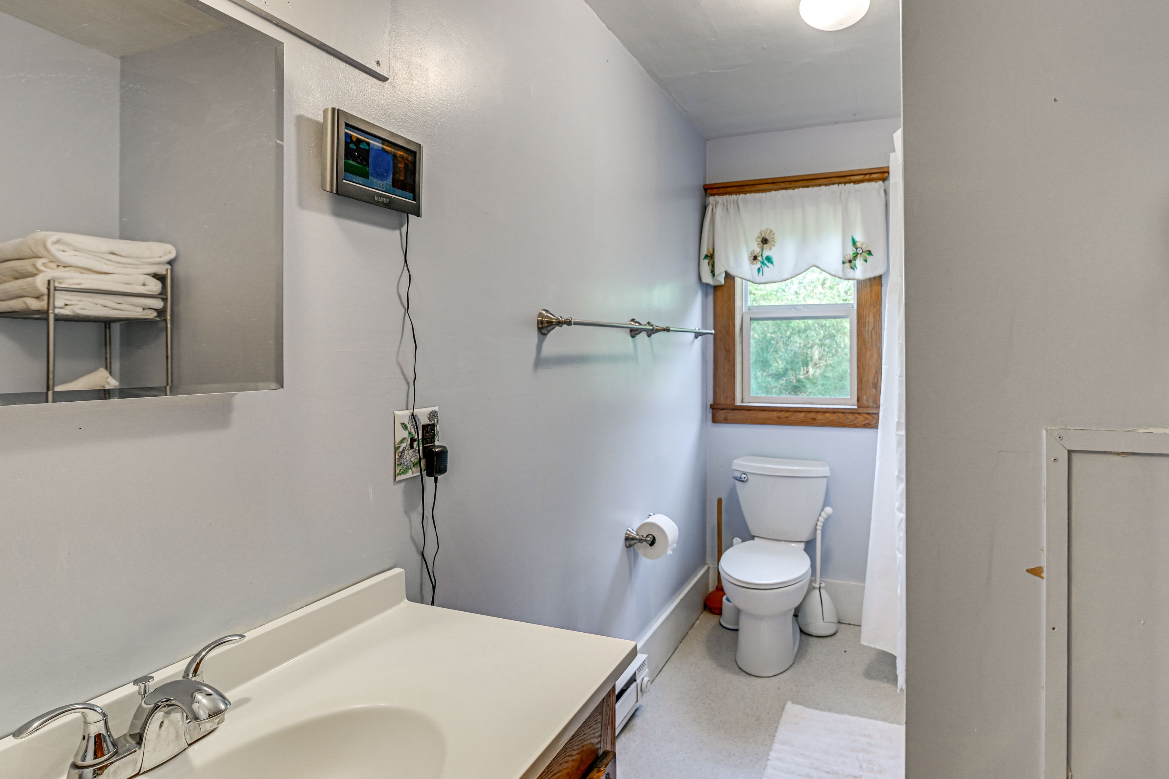 Full Bathroom | 2nd Floor