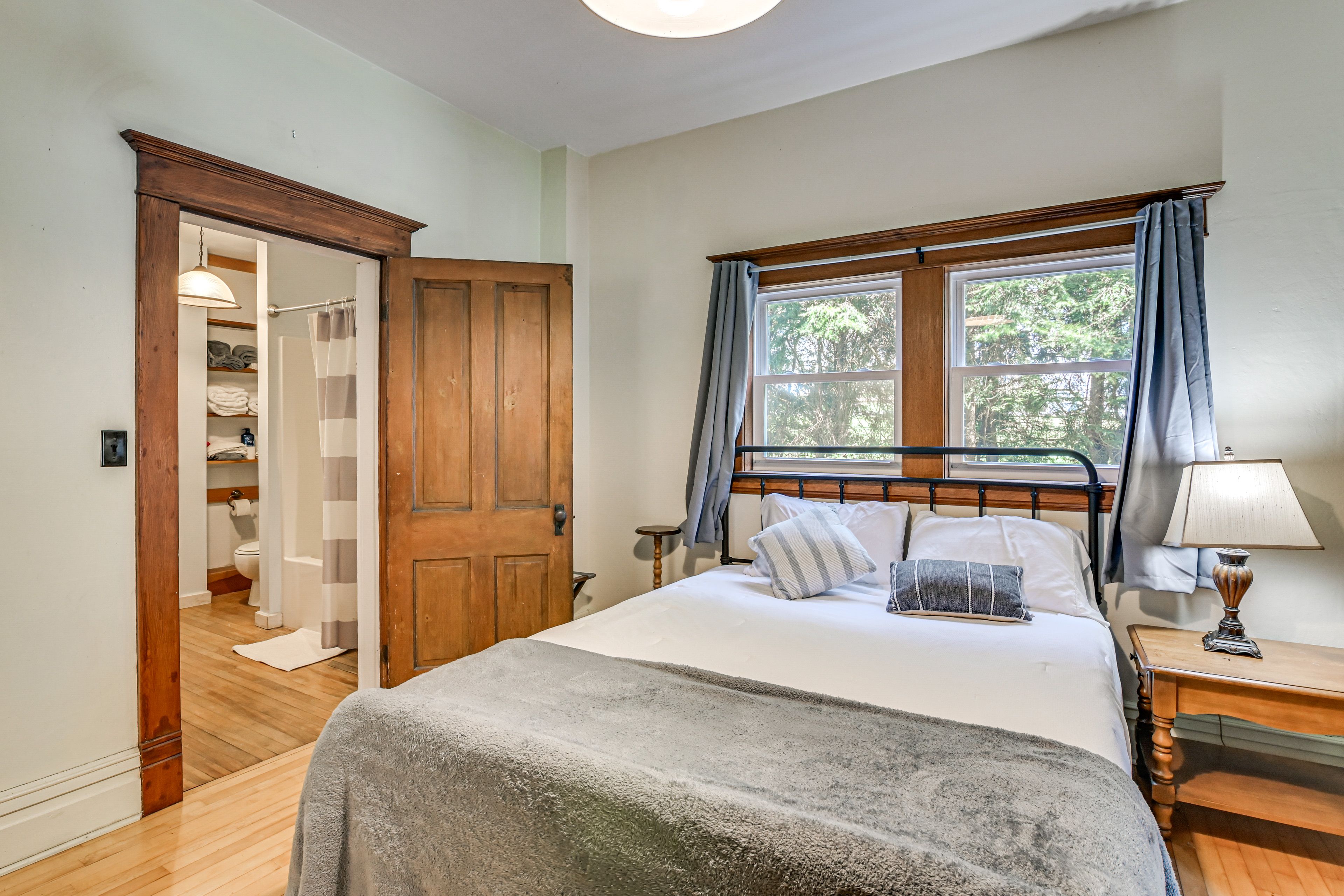 Bedroom 1 | 1st Floor | Queen Bed