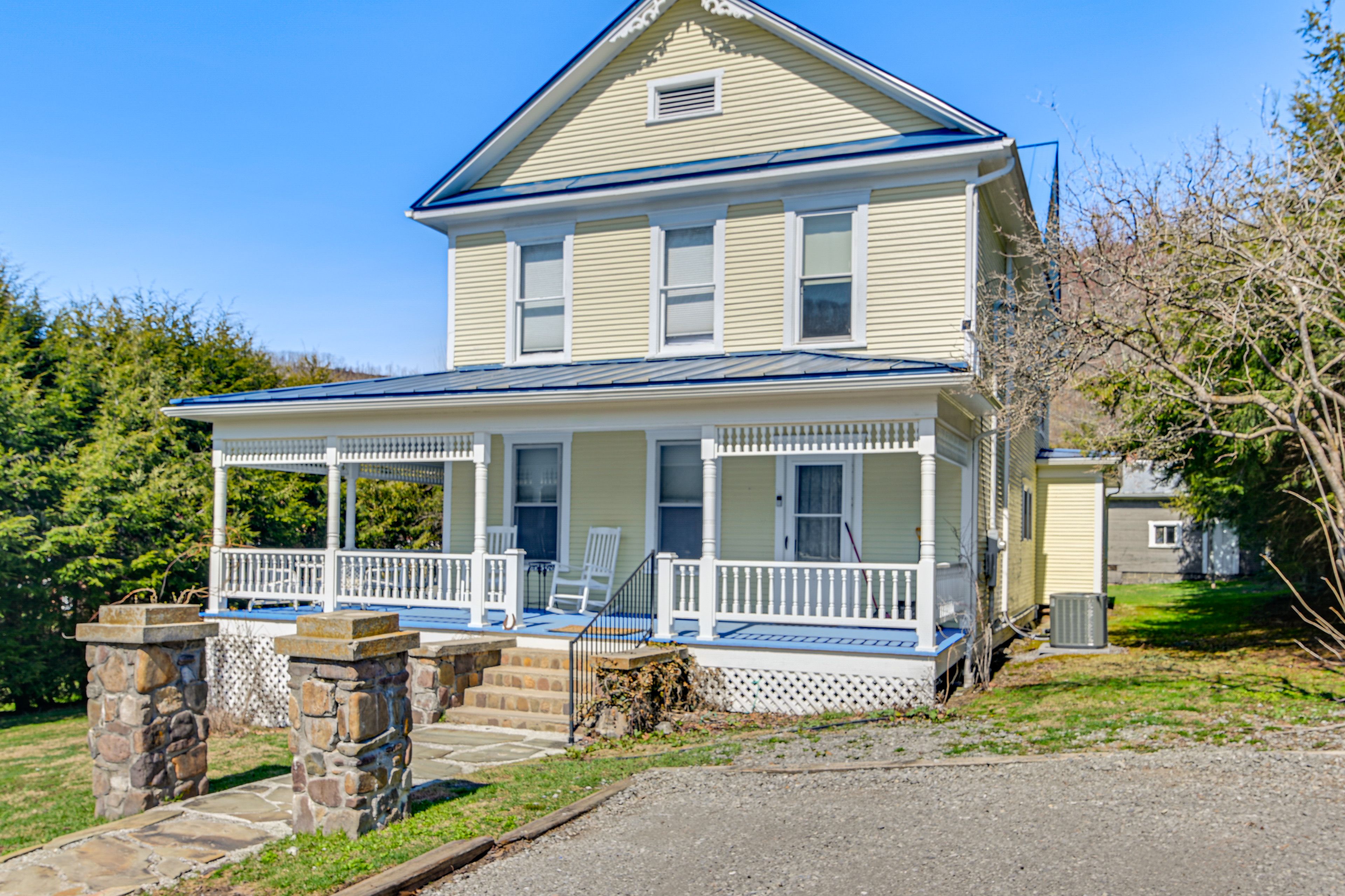 Durbin Vacation Rental | 4BR | 3BA | 2,300 Sq Ft