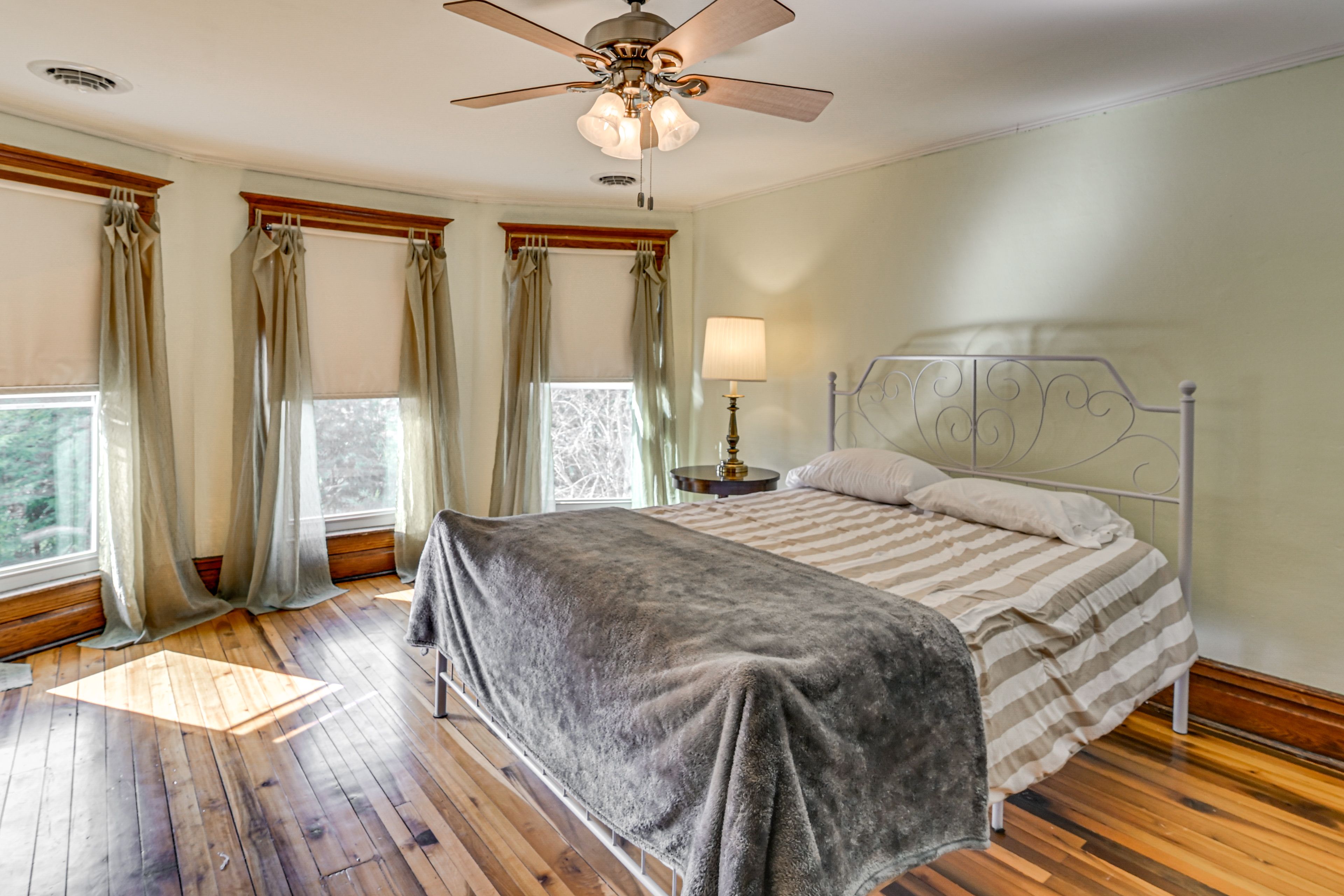 Bedroom 2 | 2nd Floor | Queen Bed