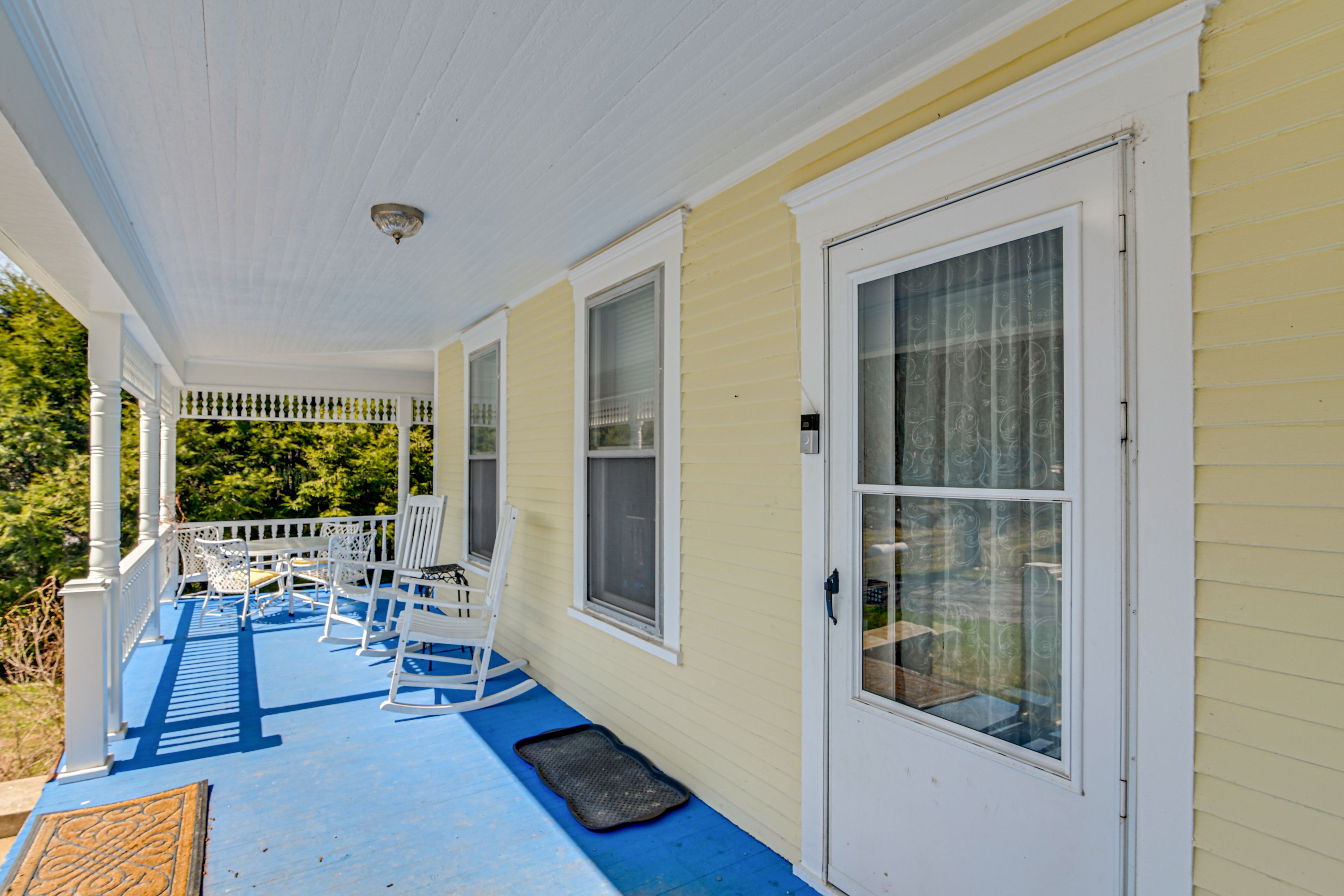 Covered Porch w/ Dining Area