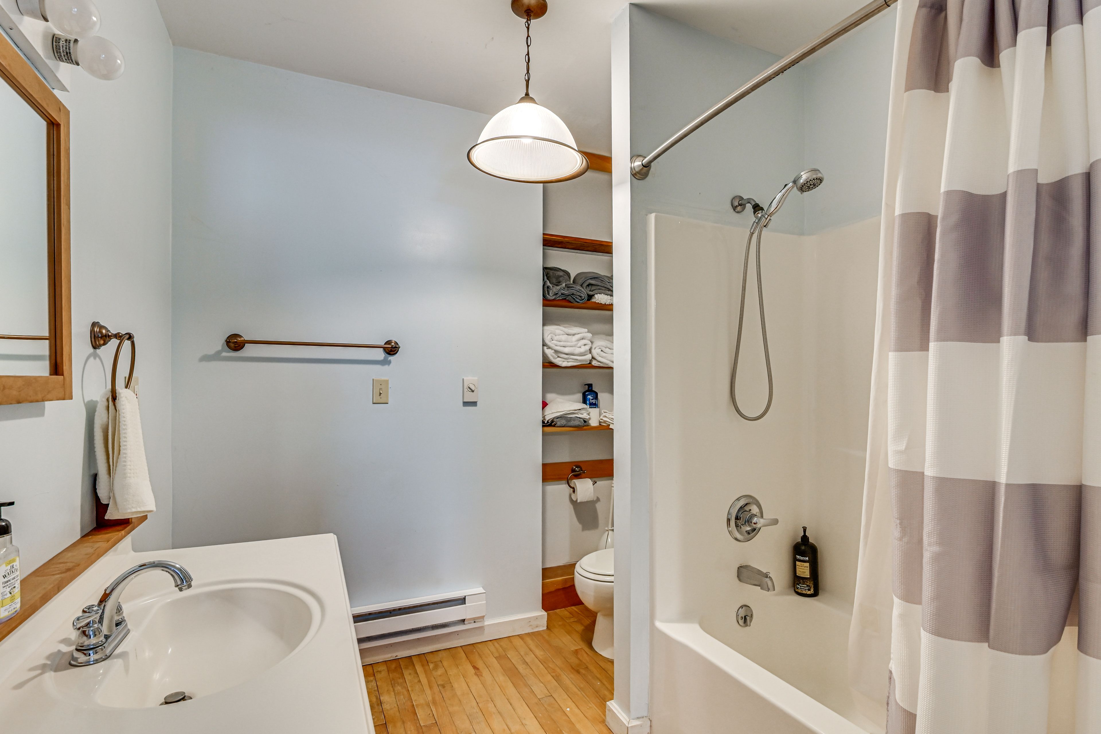 Full Bathroom | 1st Floor