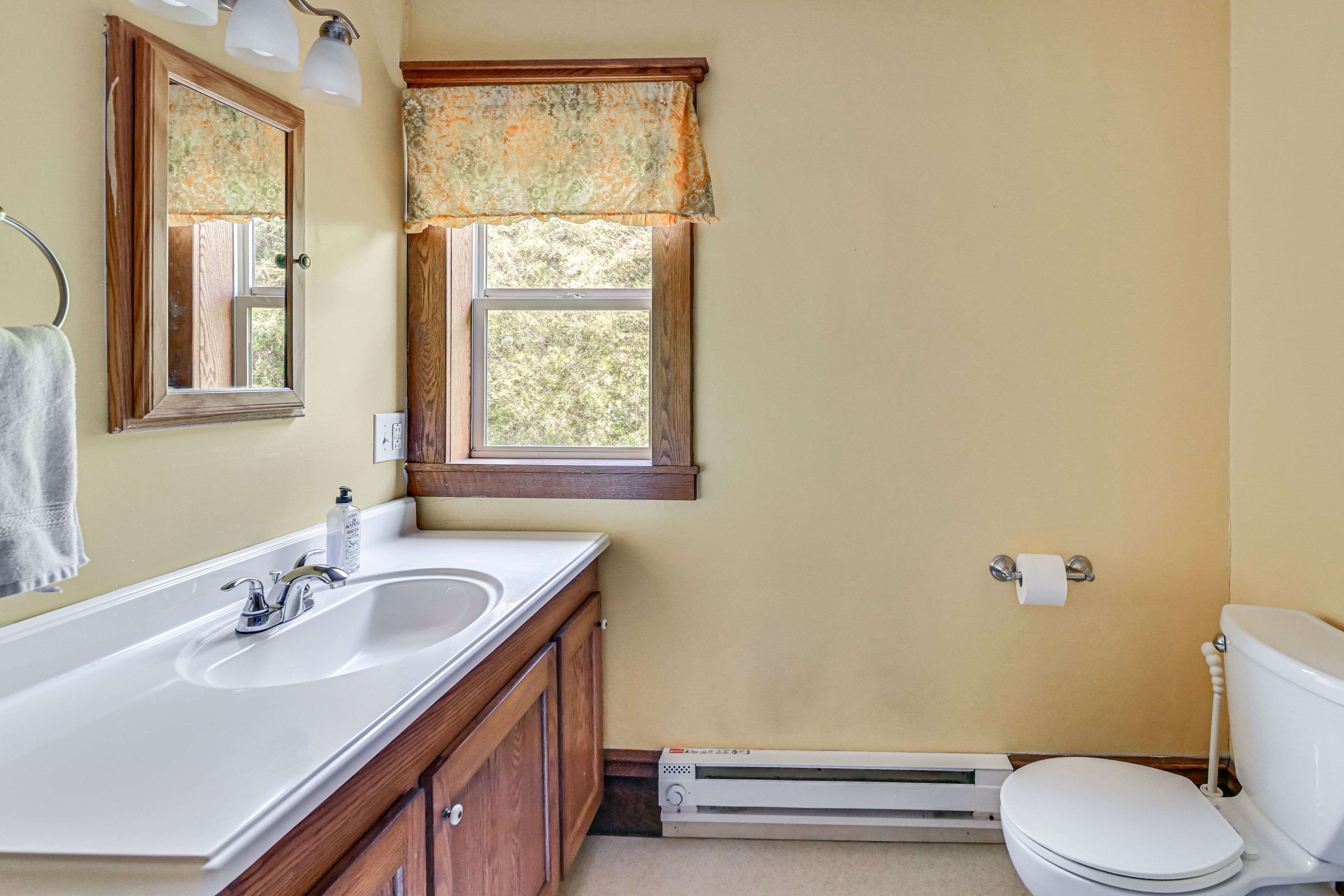 Full Bathroom | 2nd Floor