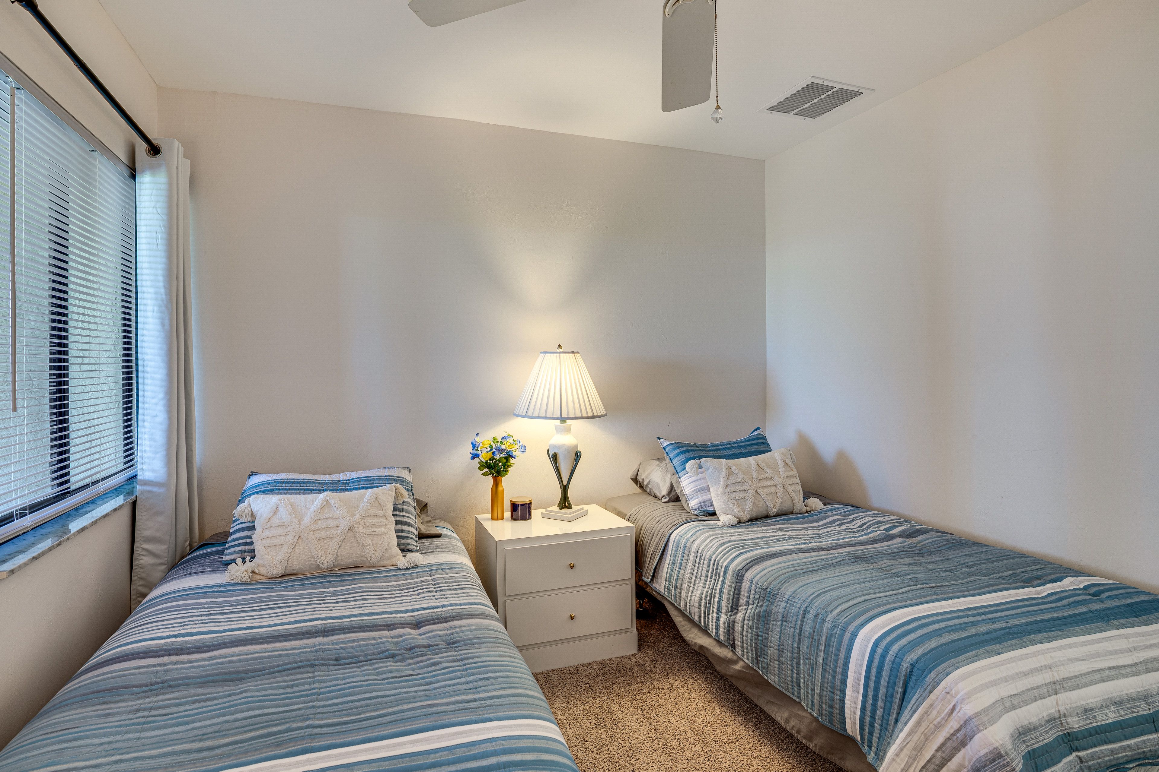 Bedroom 2 | 2 Twin Beds