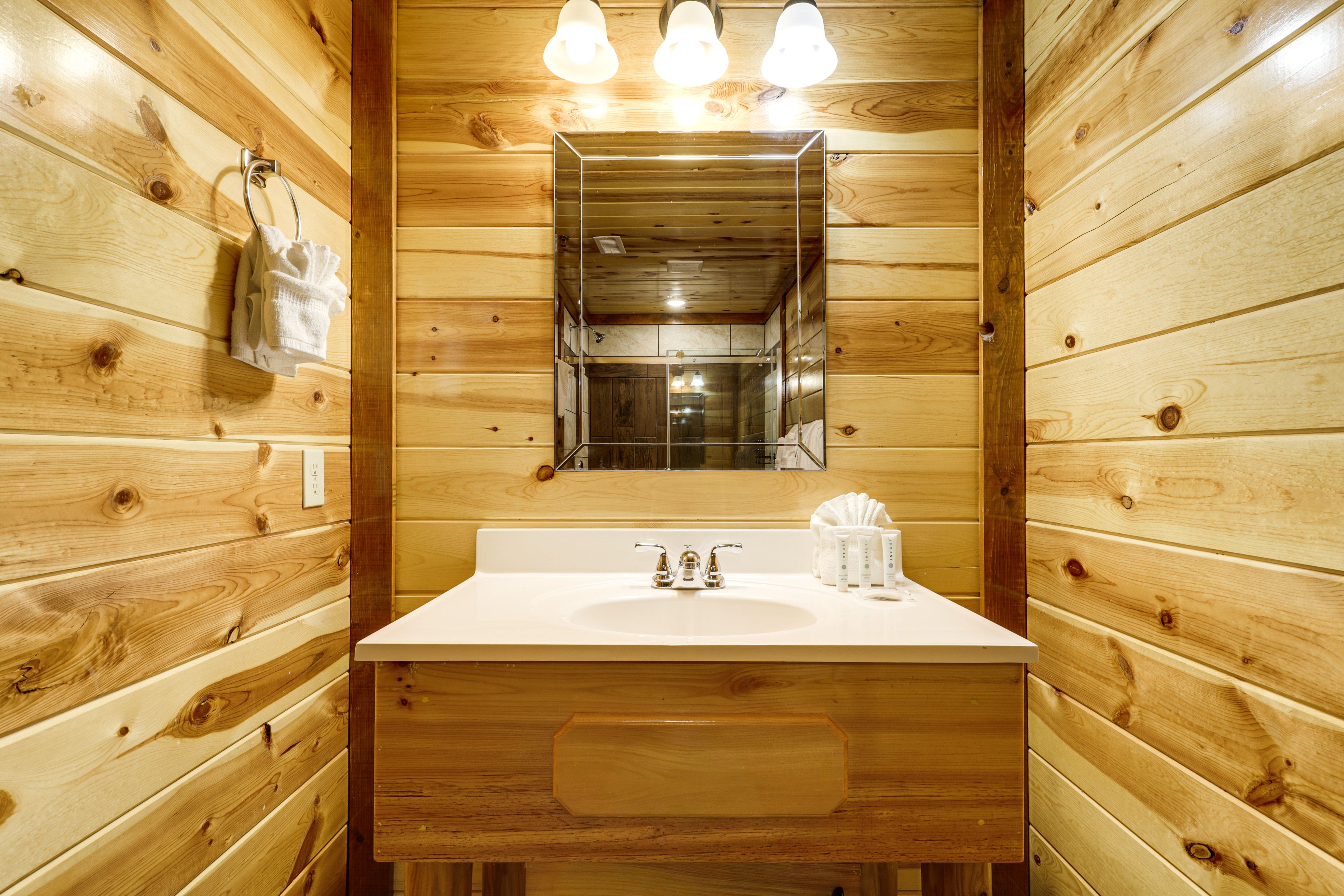 Full Bathroom | 1st Floor