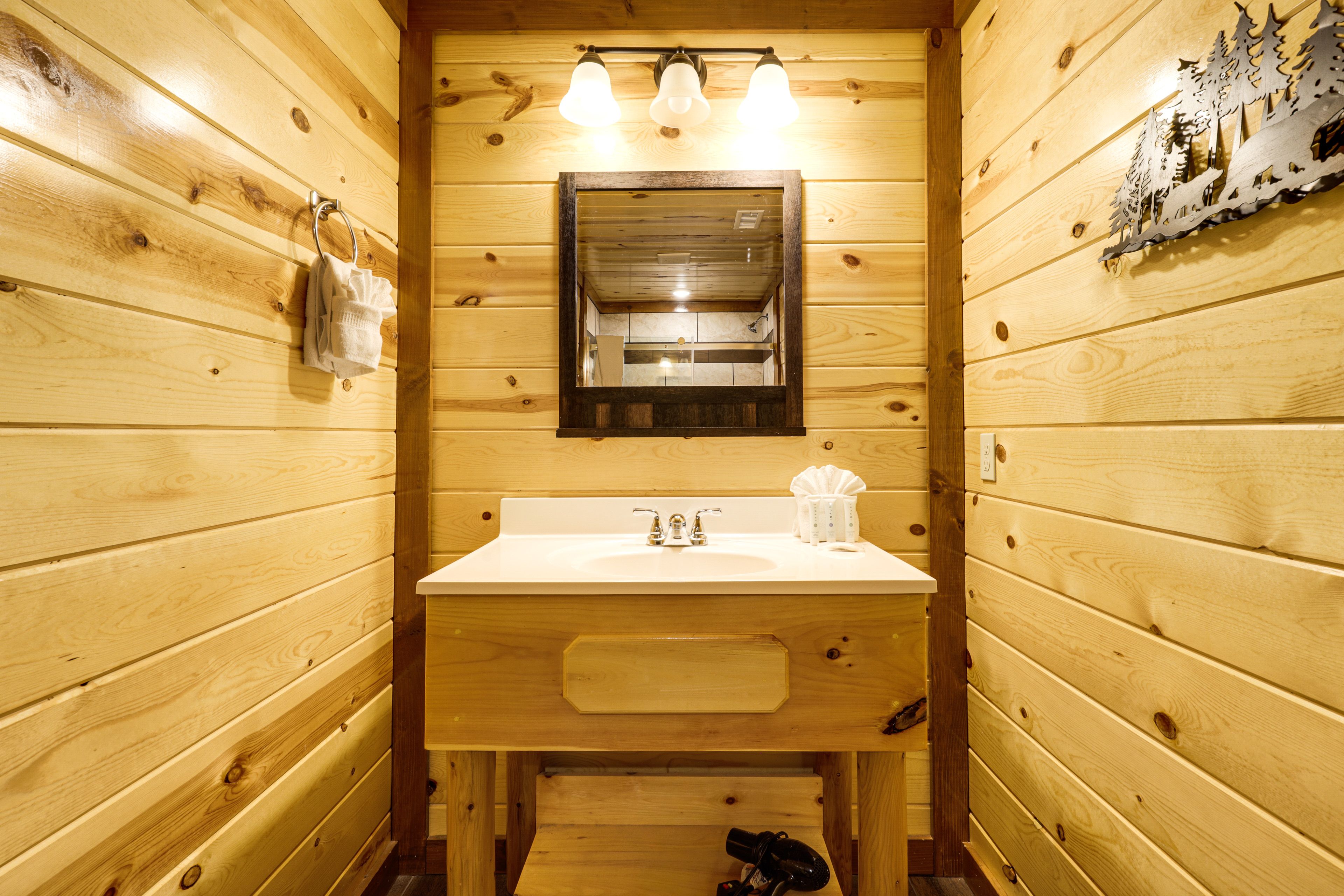 Full Bathroom | 1st Floor