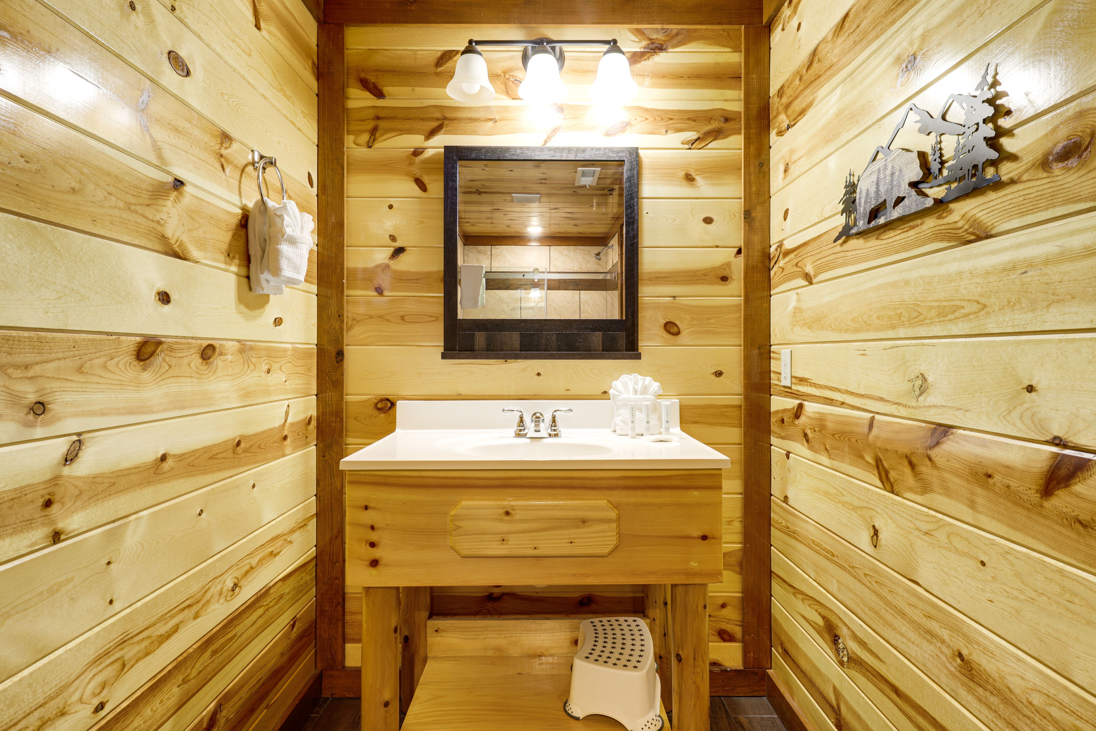 Full Bathroom | 1st Floor