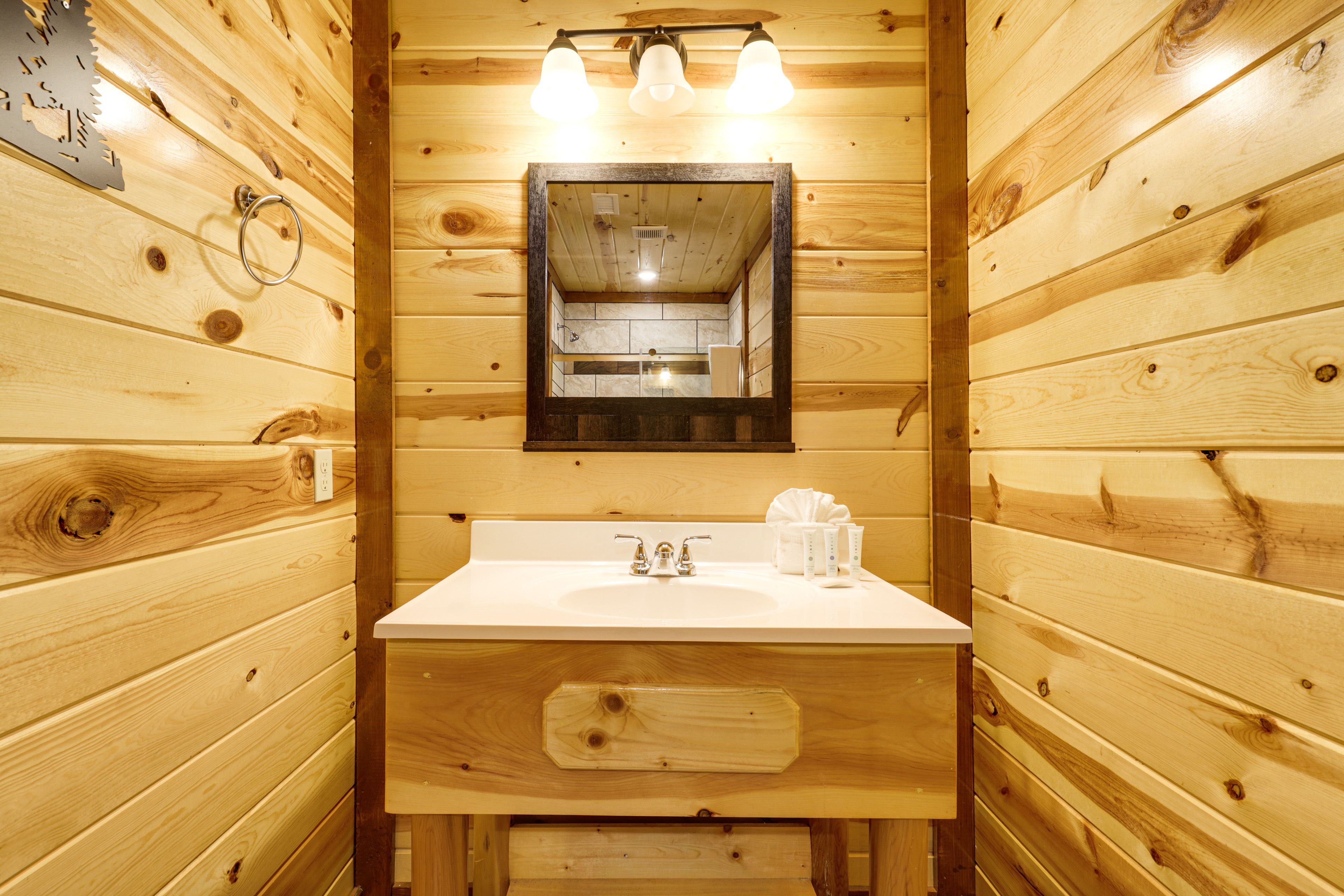 Full Bathroom | 2nd Floor