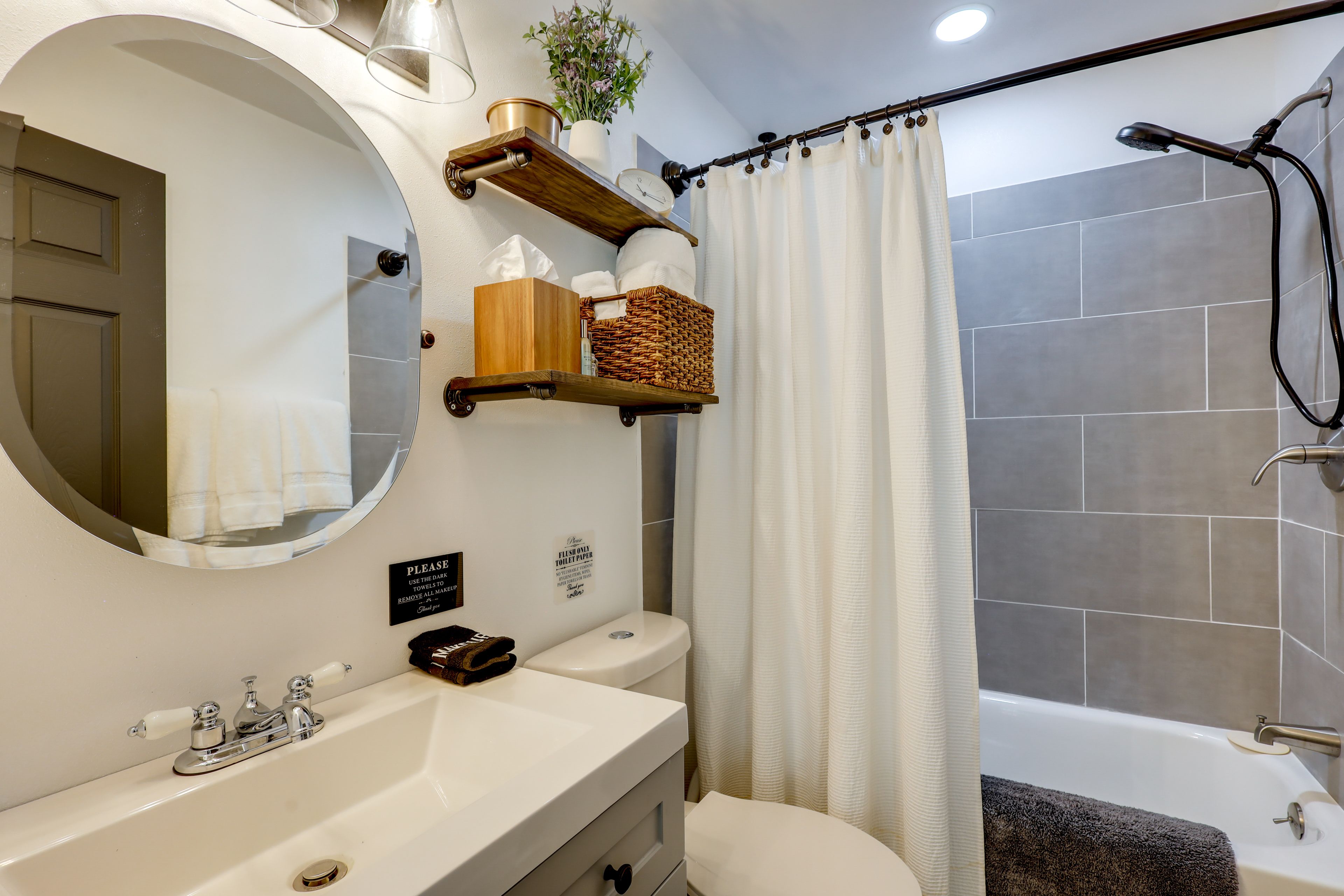 Full Bathroom | Main Floor