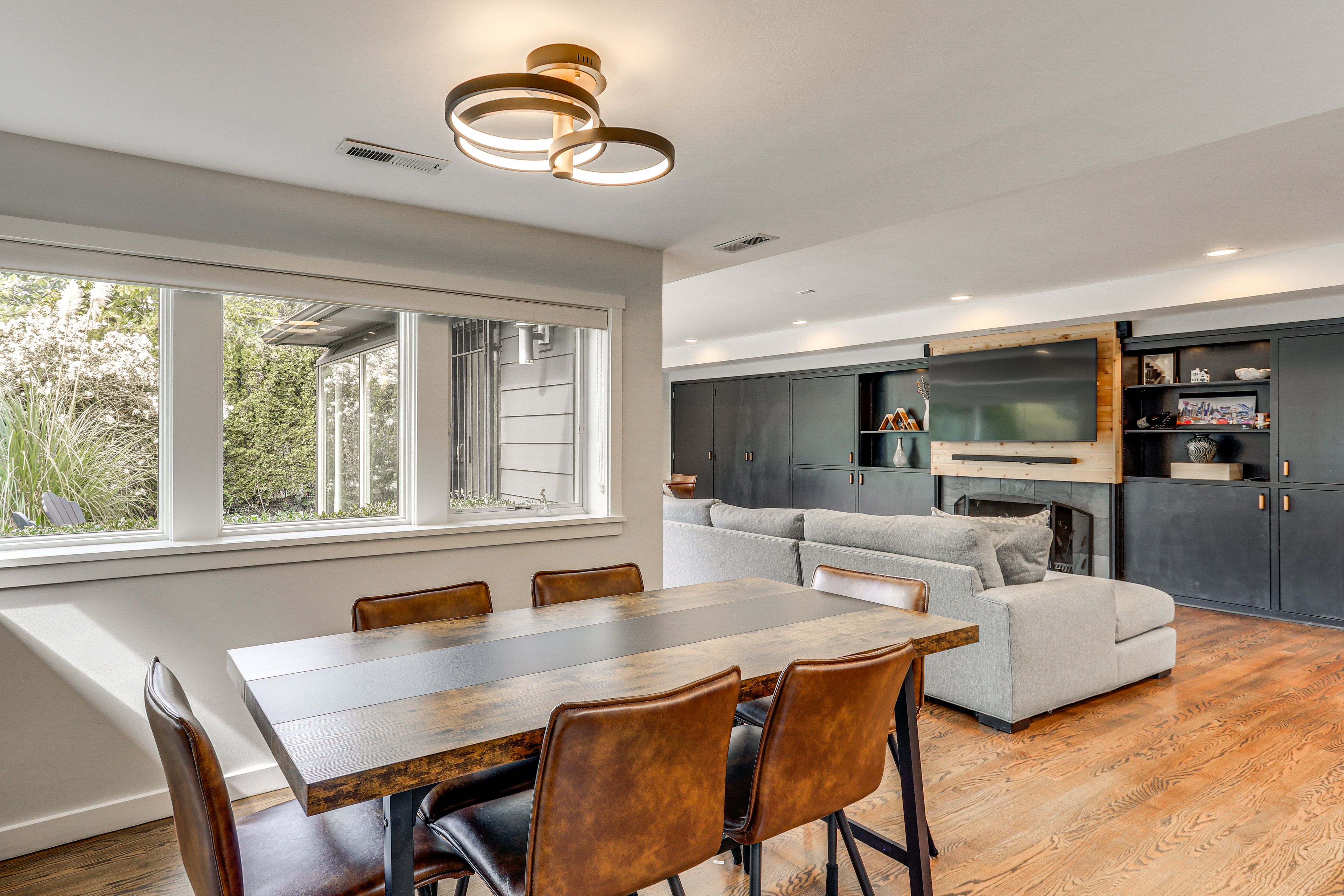 Dining Area | 1st Floor | Dishes & Flatware Provided