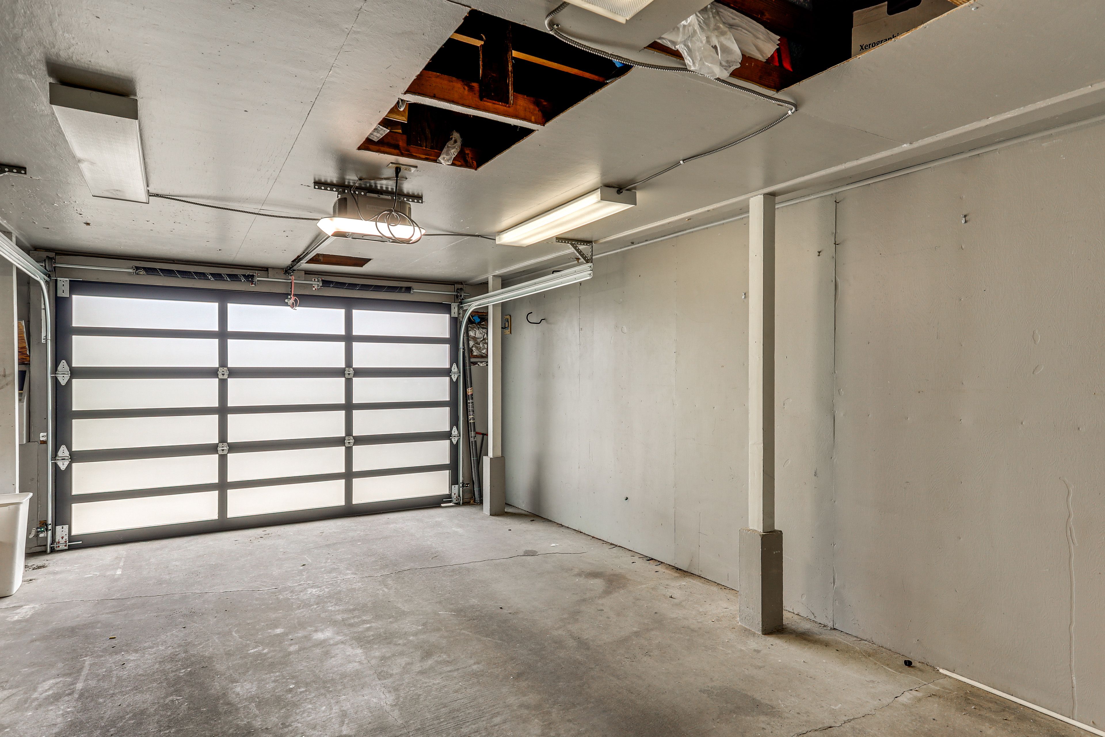 Garage Parking (1 Vehicle)