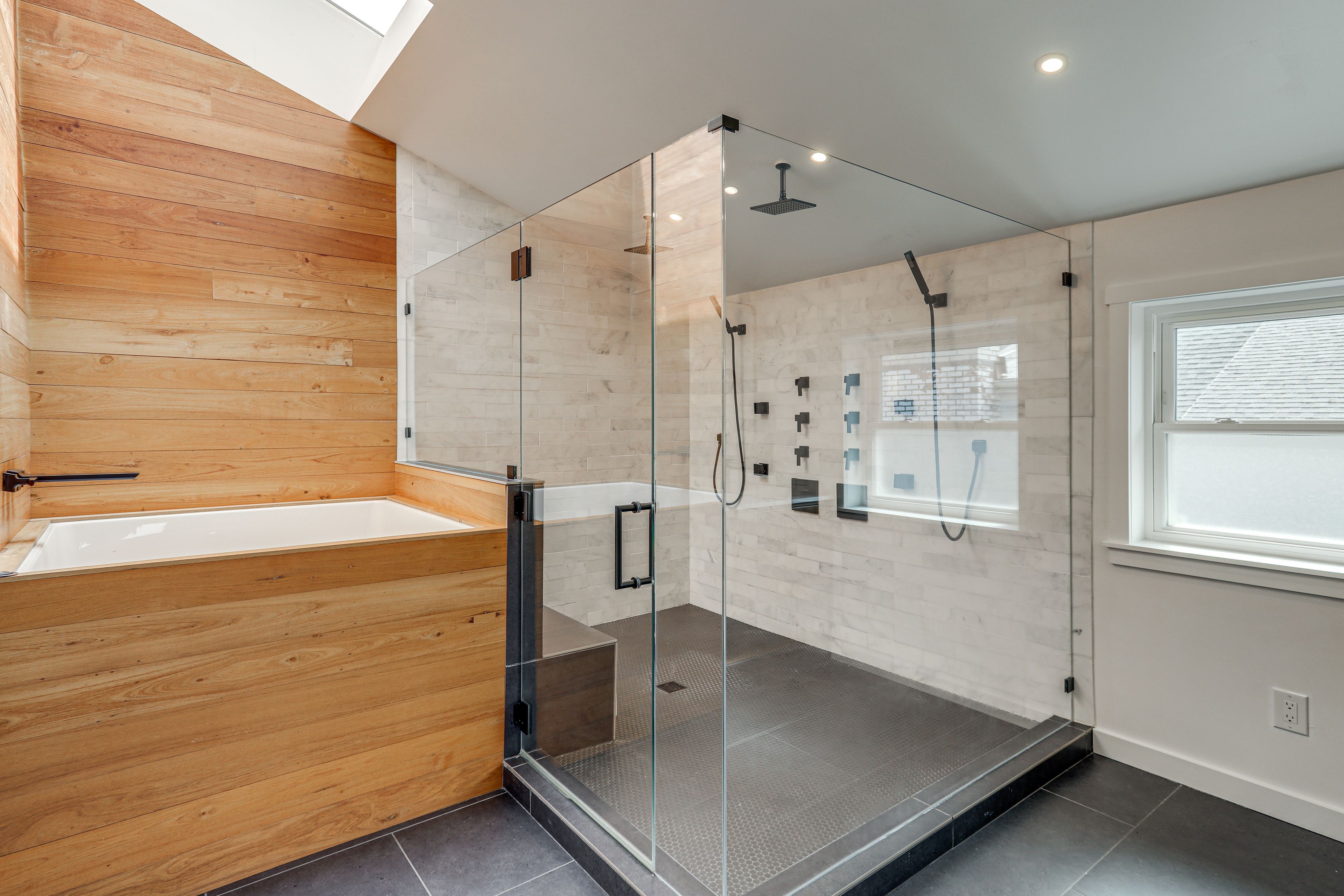 En-Suite Bathroom | 2nd Floor | Walk-In Shower | Soaking Tub