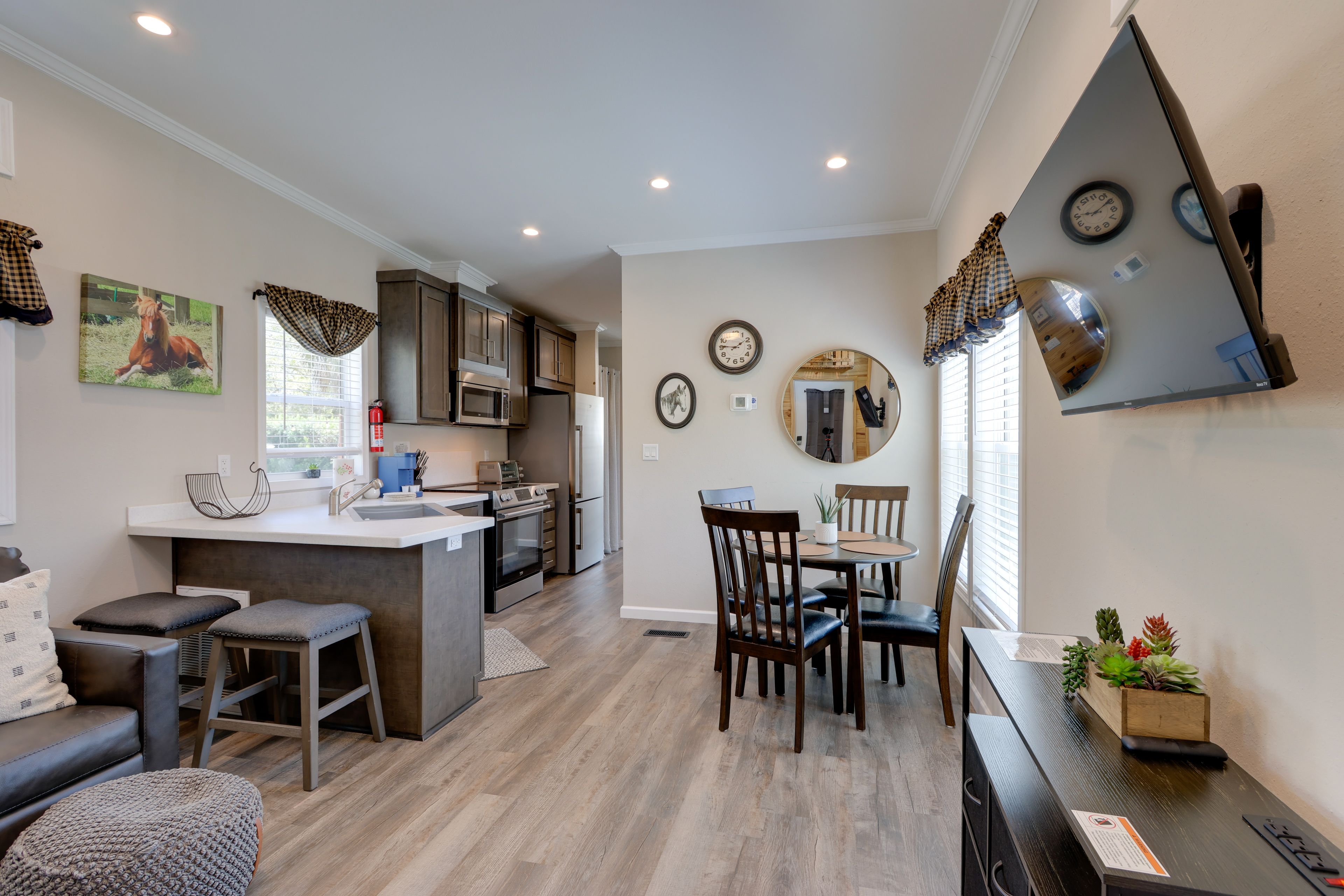 Kitchen & Dining Area