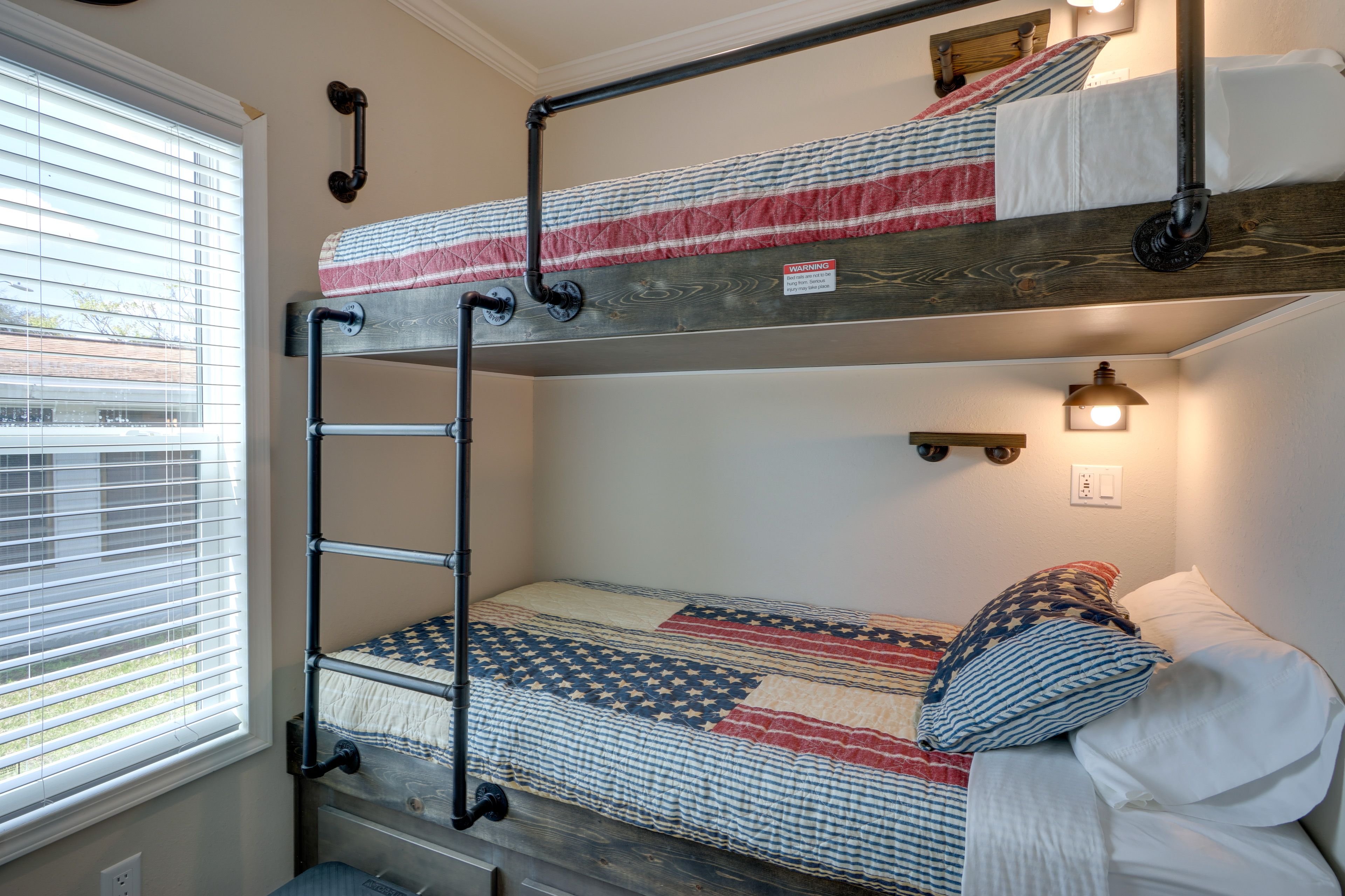 Bedroom 2 | Twin Bunk Bed
