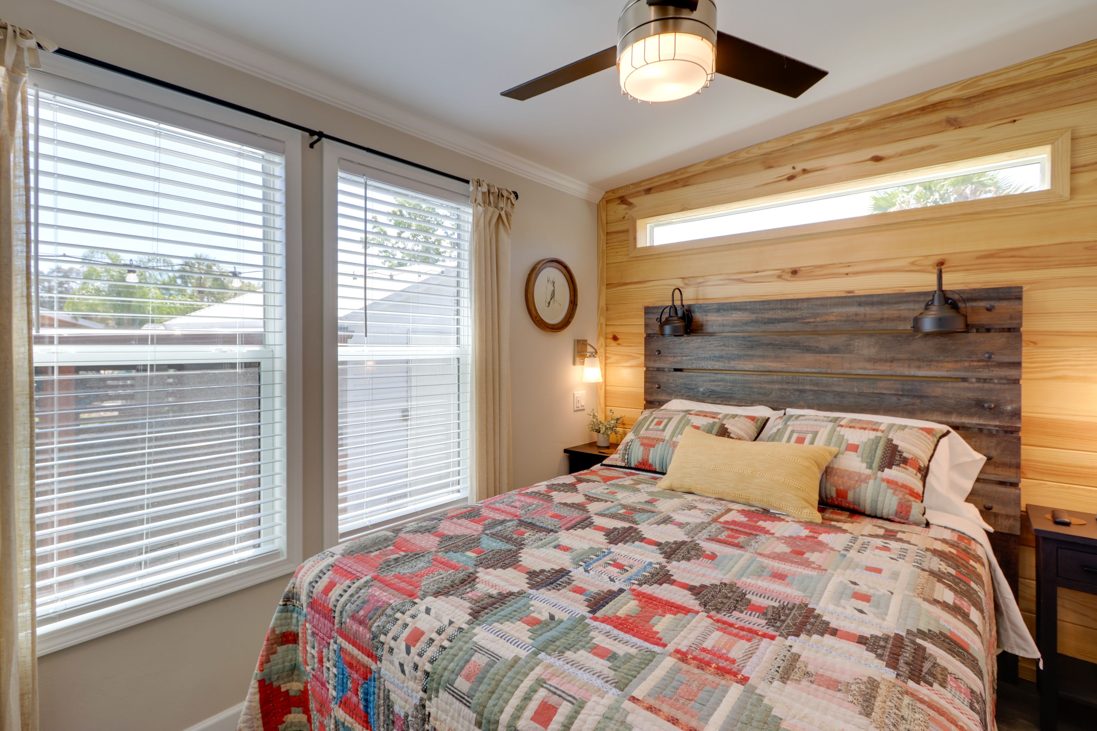 Bedroom 1 | Queen Bed