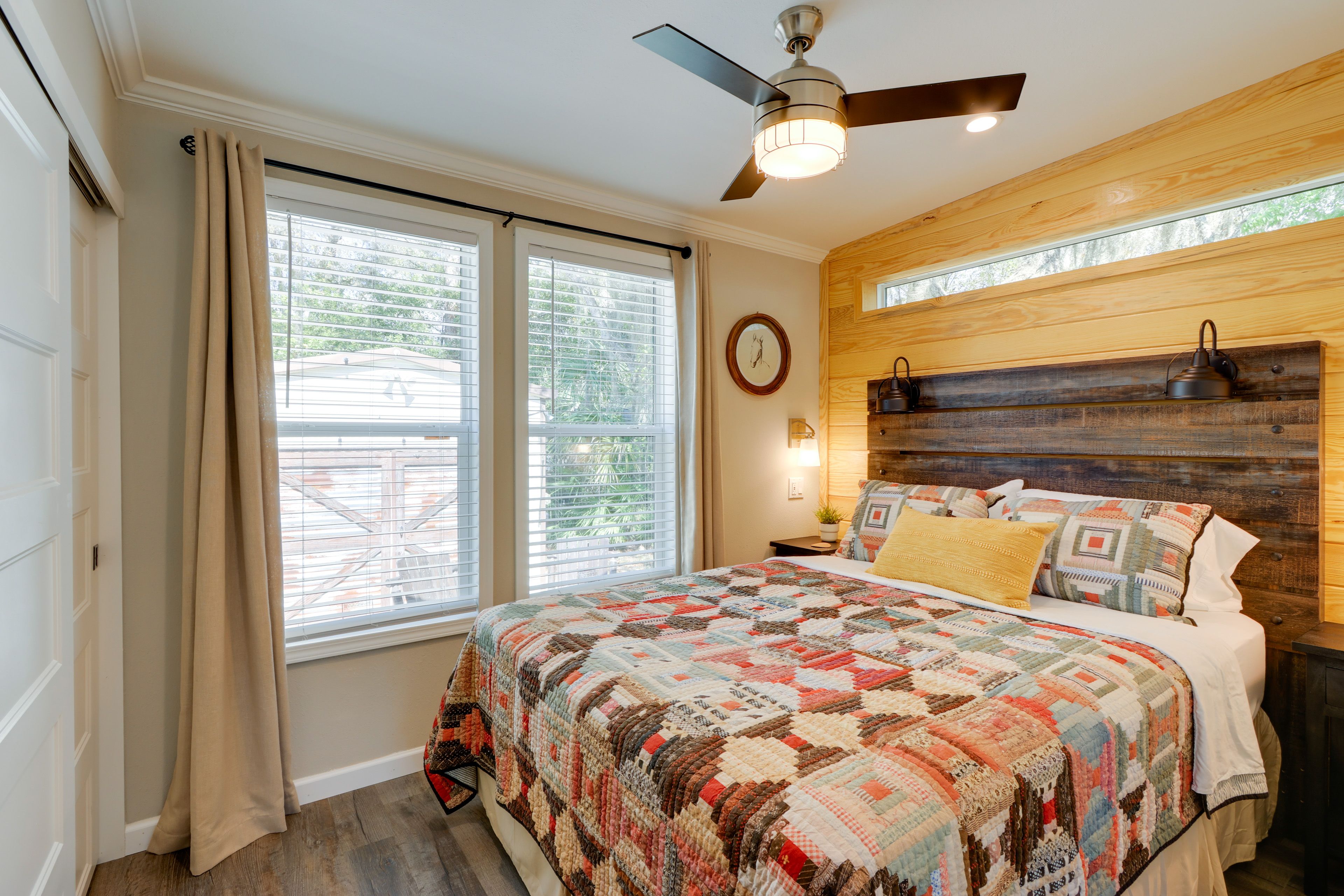 Bedroom 1 | Queen Bed