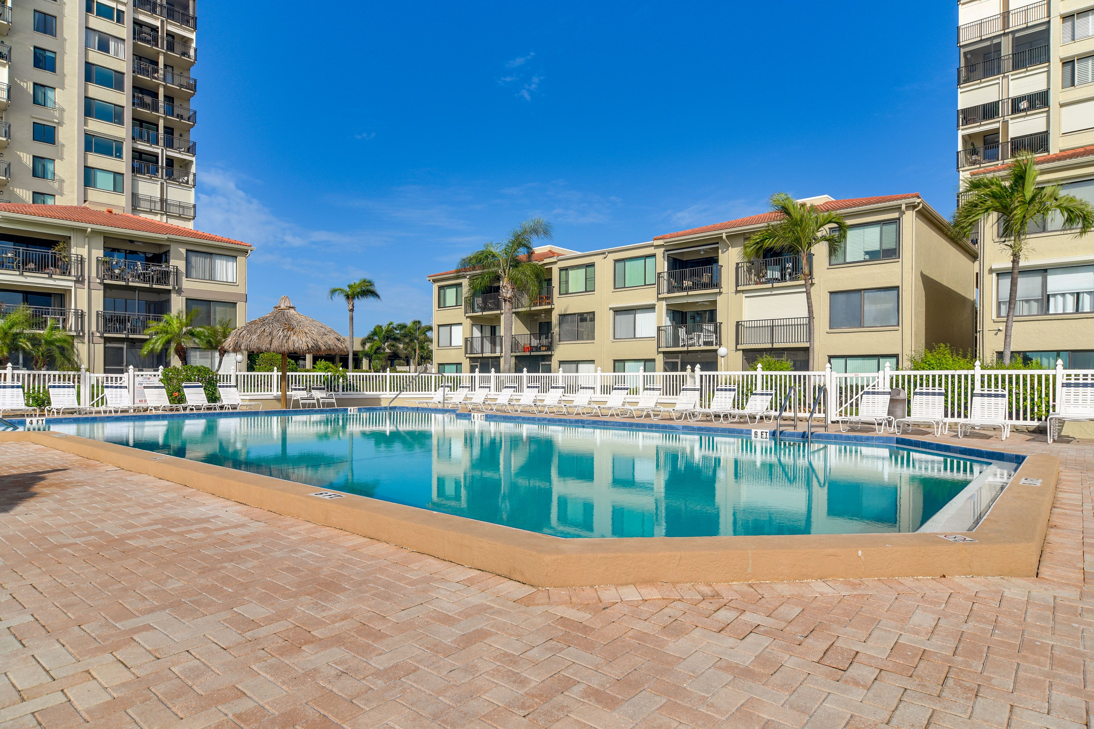 Palma Del Mar | Community Pool Area