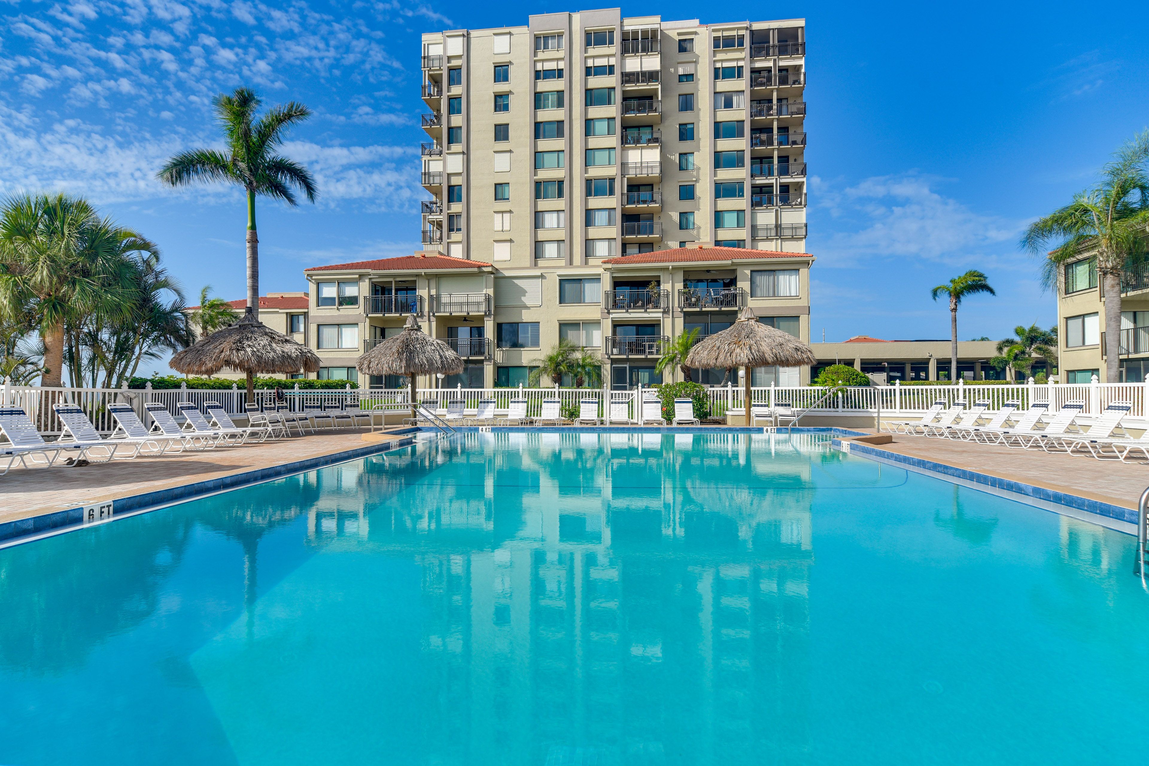 Palma Del Mar | Community Pool Area