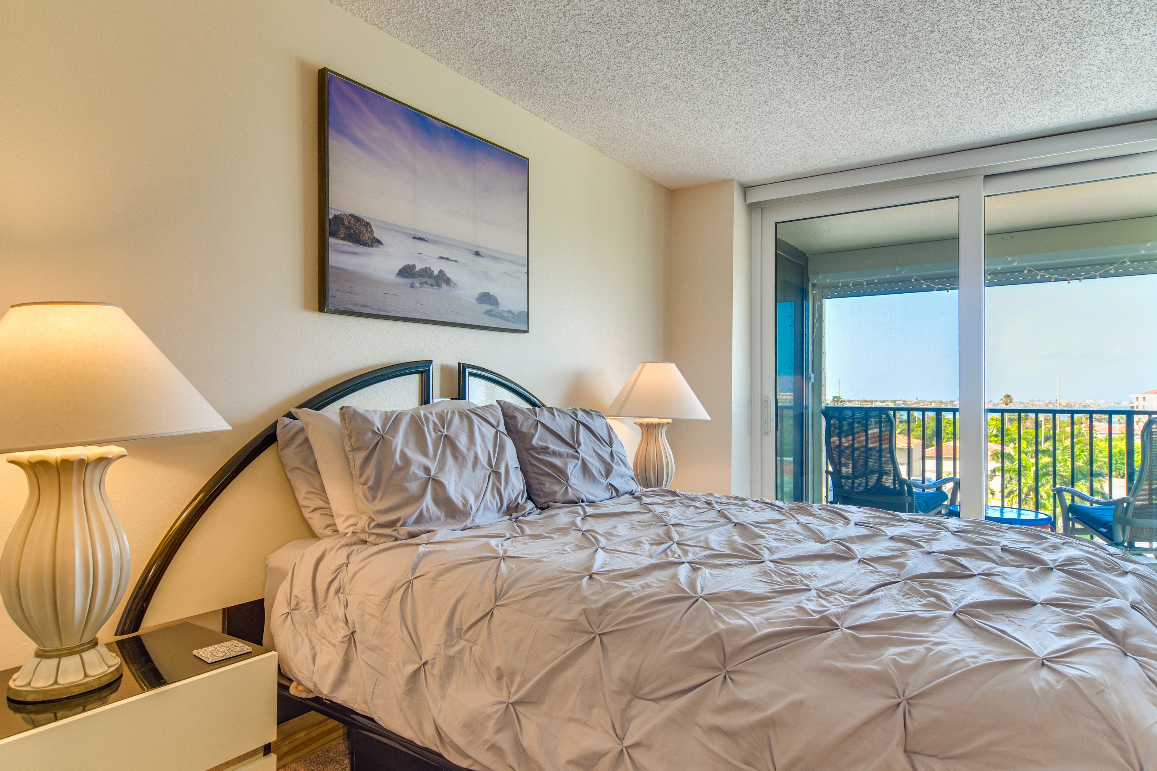 Bedroom 1 | Queen Bed