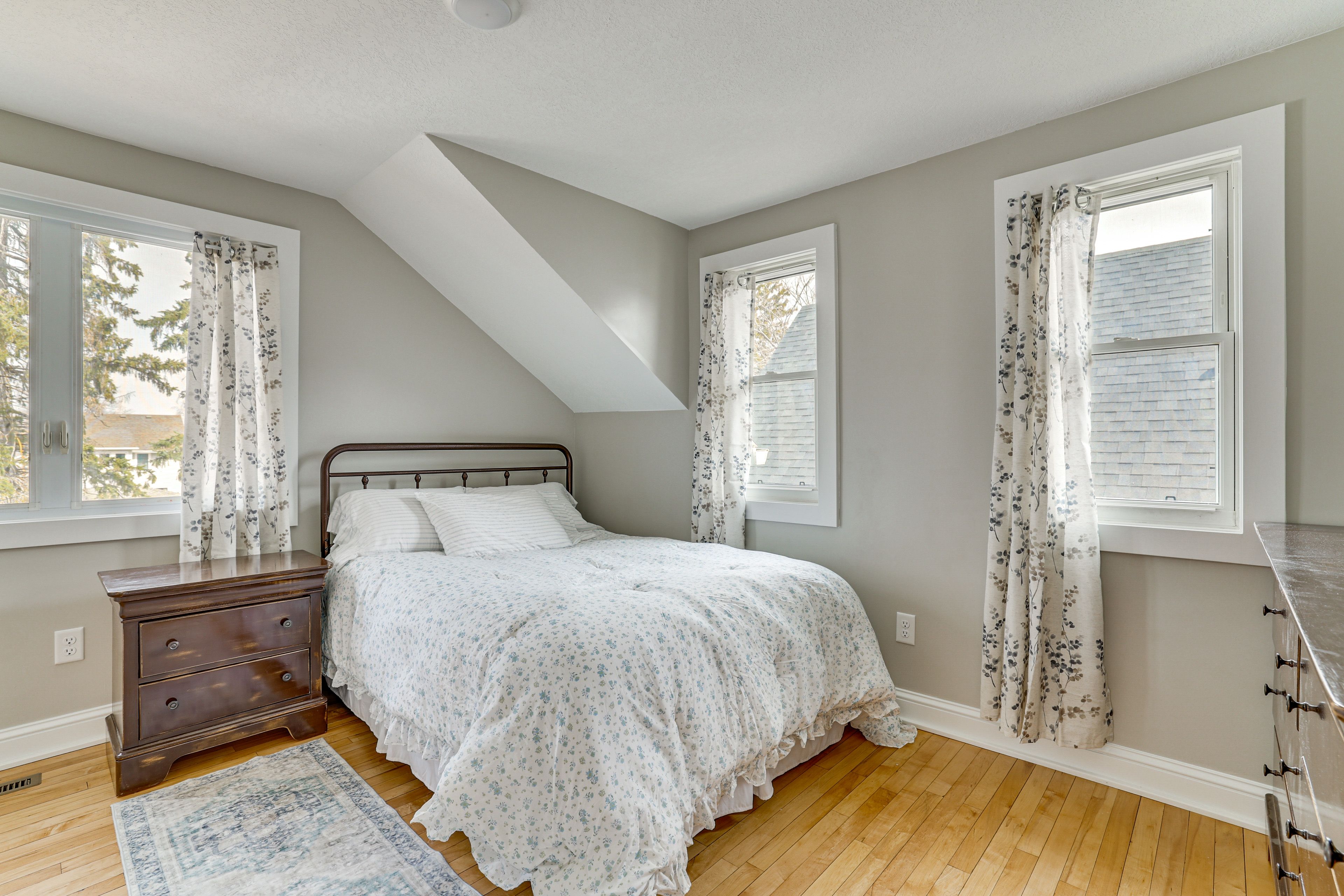 Bedroom 2 | Full Bed | 2nd Floor