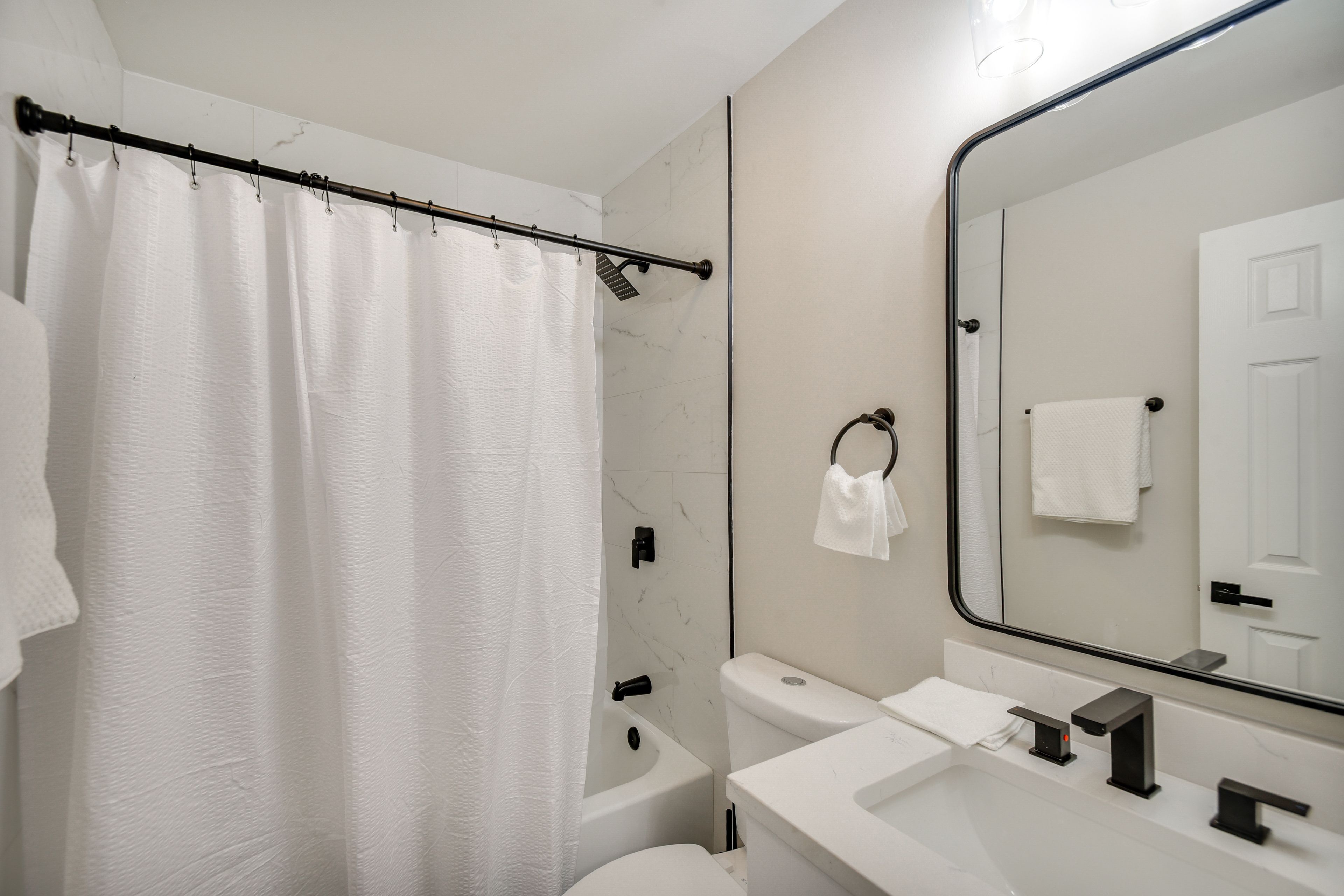 Full Bathroom | 2nd Floor