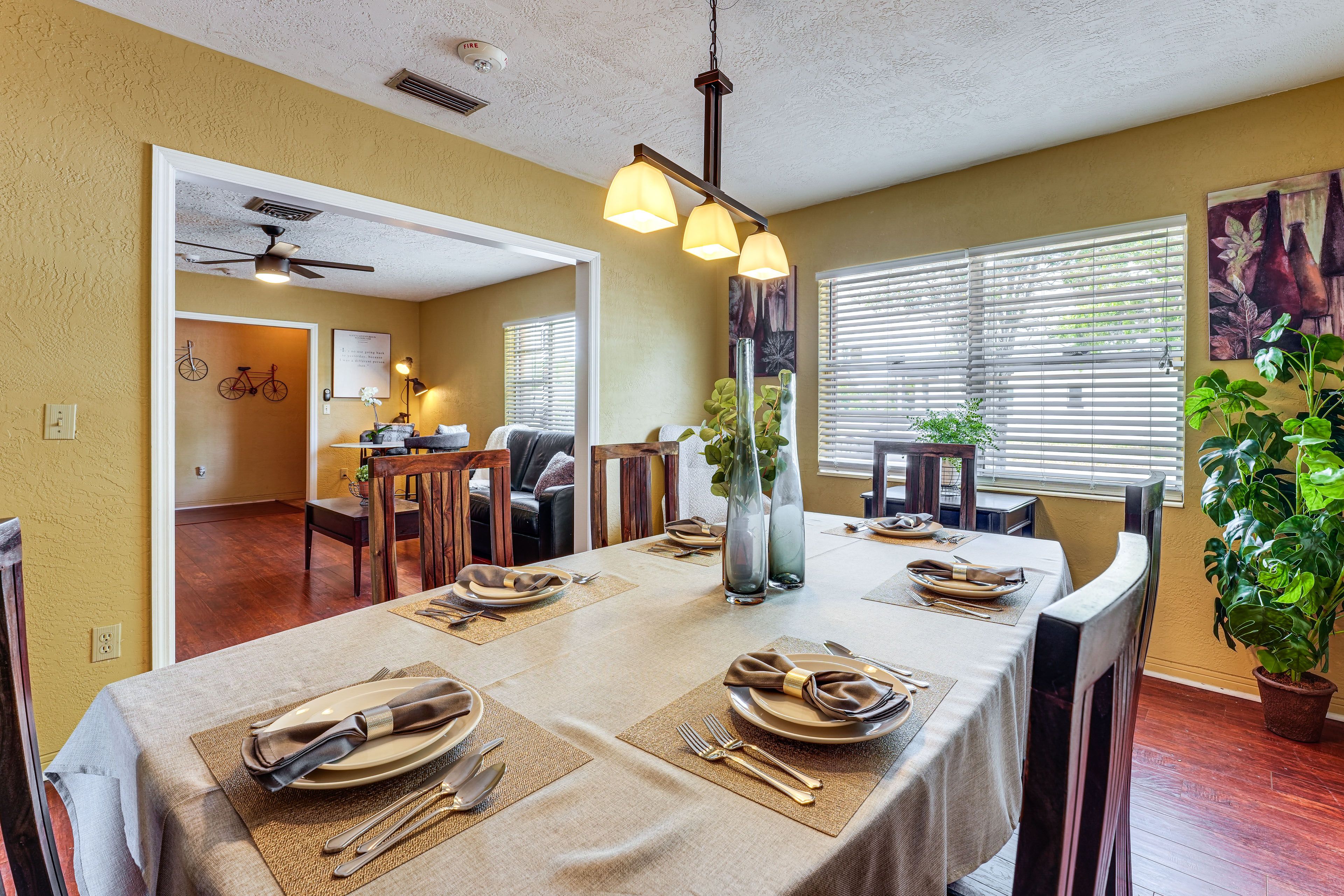 Dining Room | Dishware/Flatware Provided