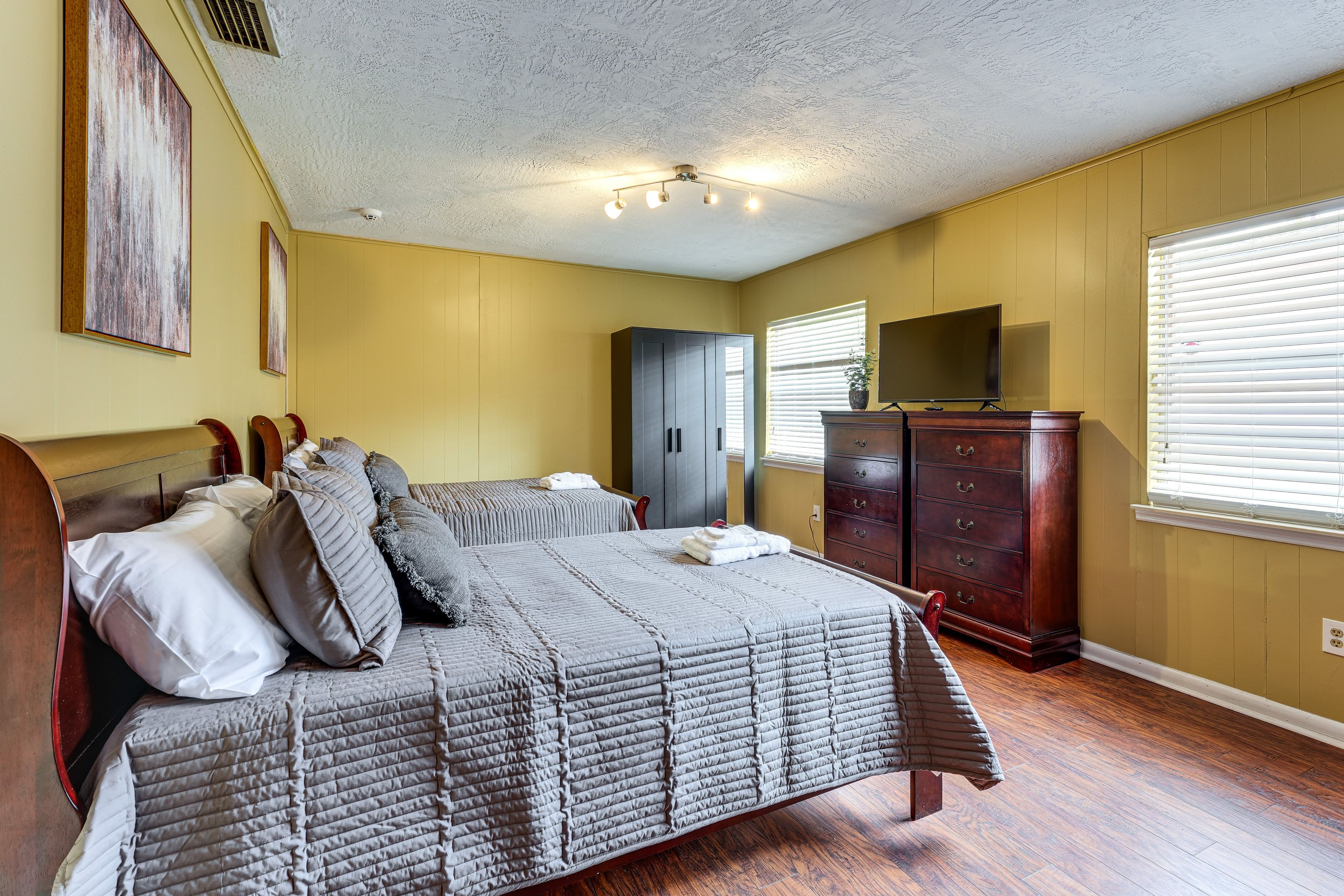 Bedroom 3 | 2 Full Beds