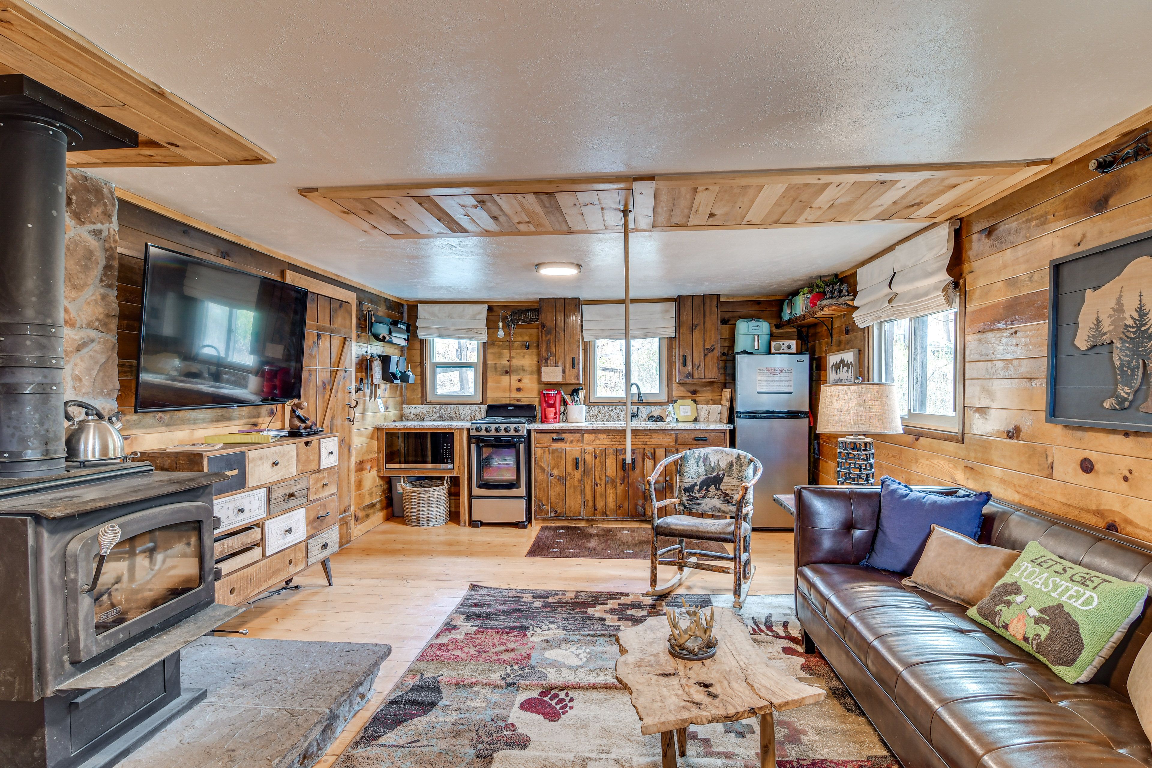 Golden Vacation Rental | 2BR | 1BA | 601 Sq Ft
