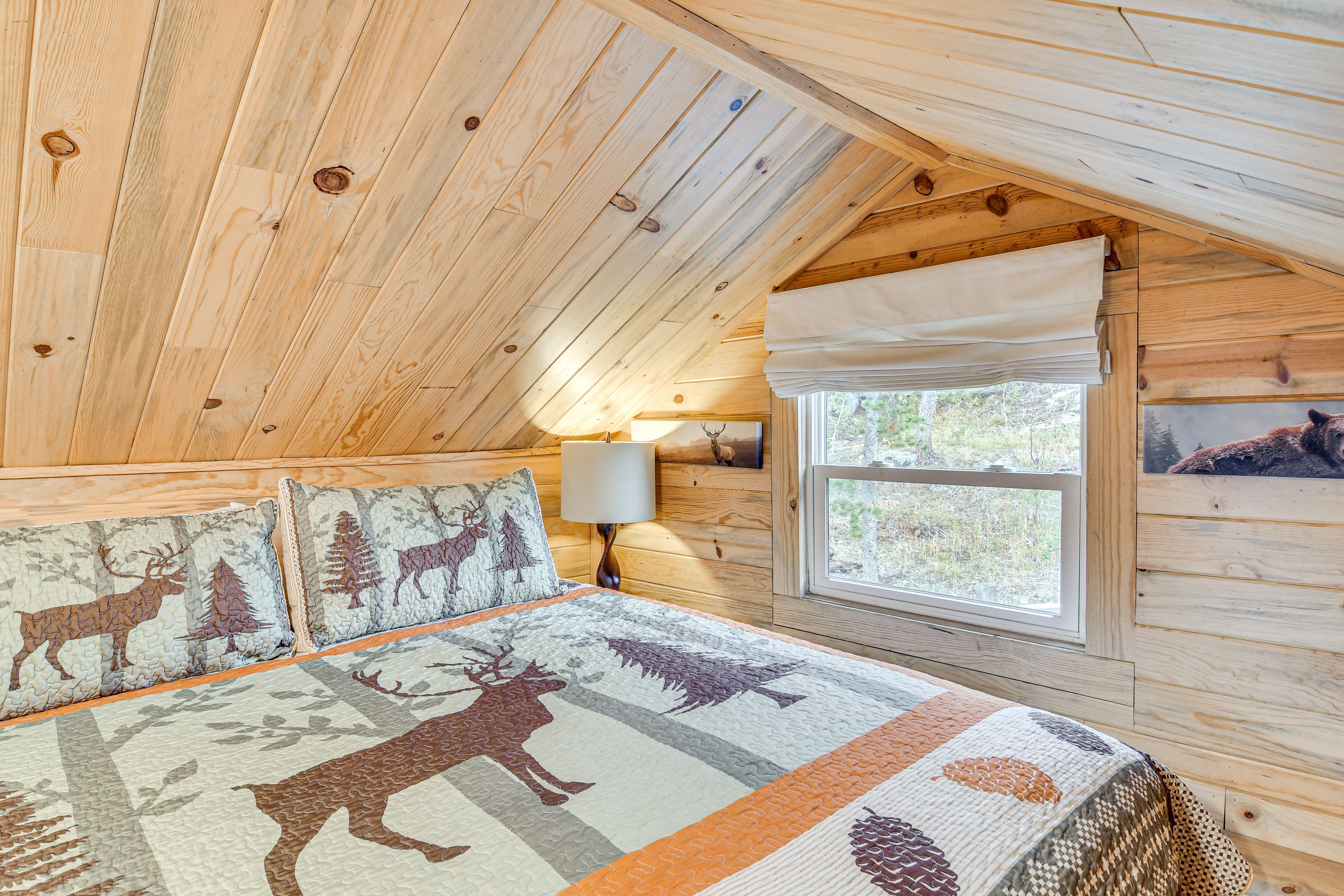 Bedroom (Loft) | King Bed | 2nd Floor