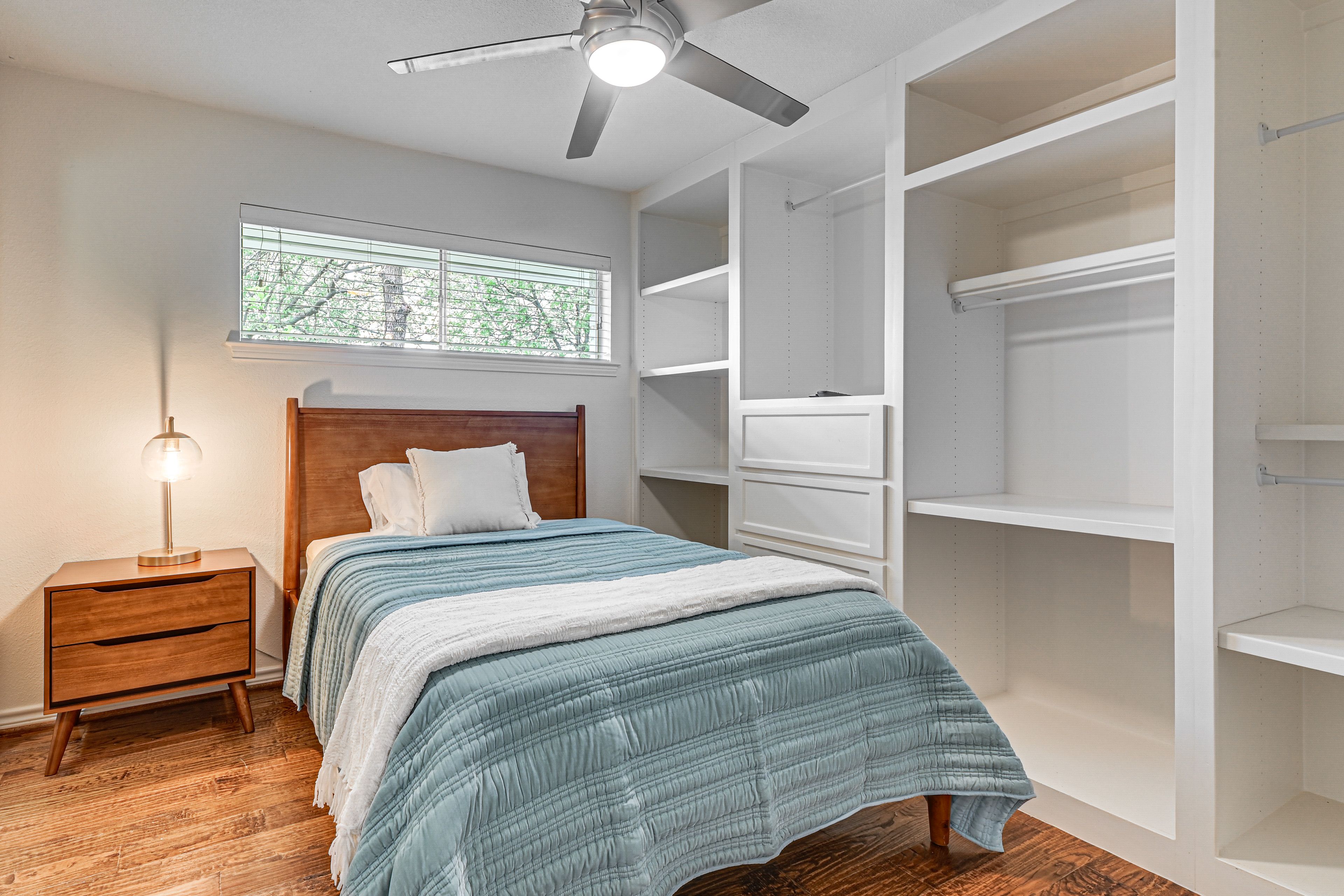 Bedroom 2 | Queen Bed