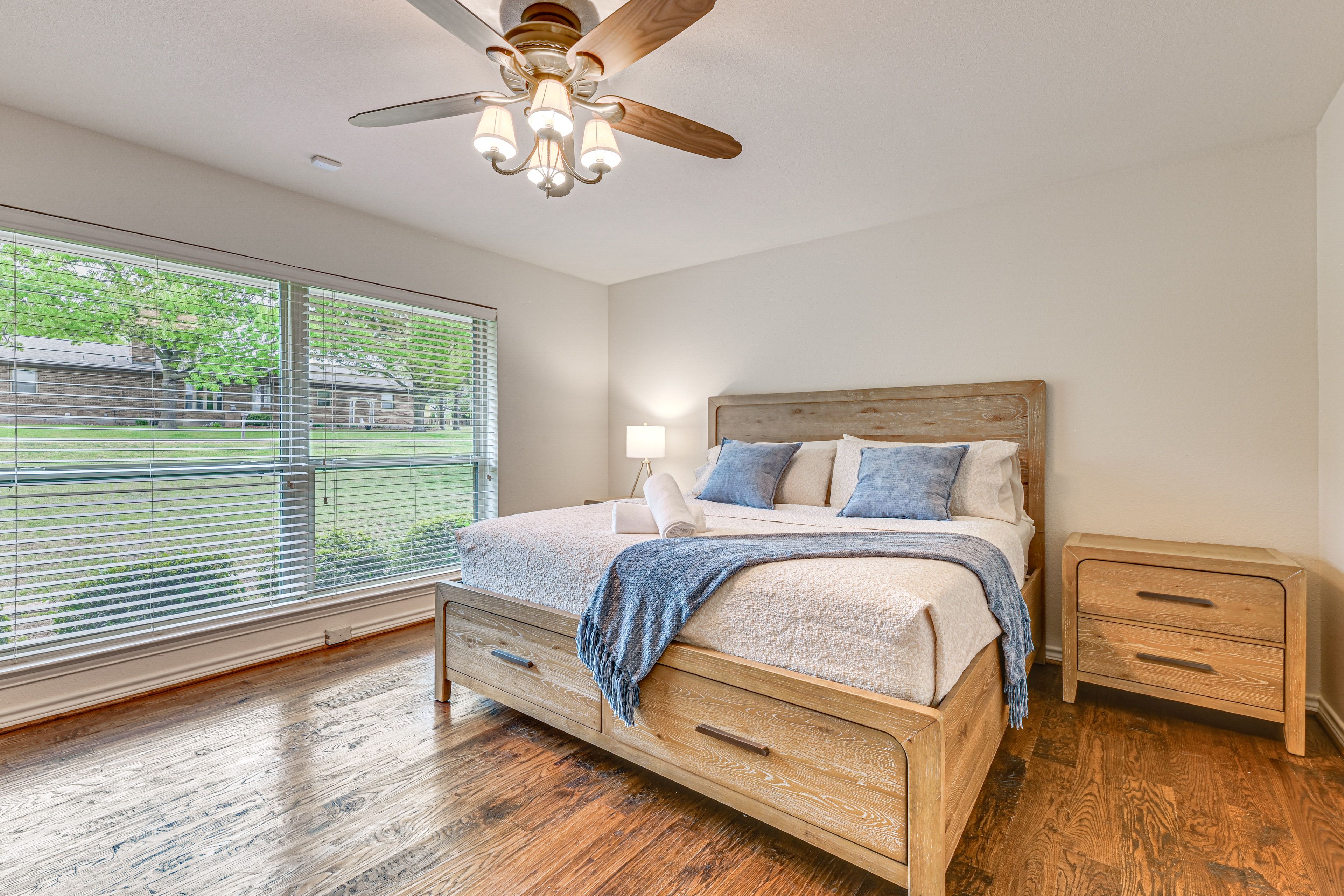 Bedroom 1 | King Bed