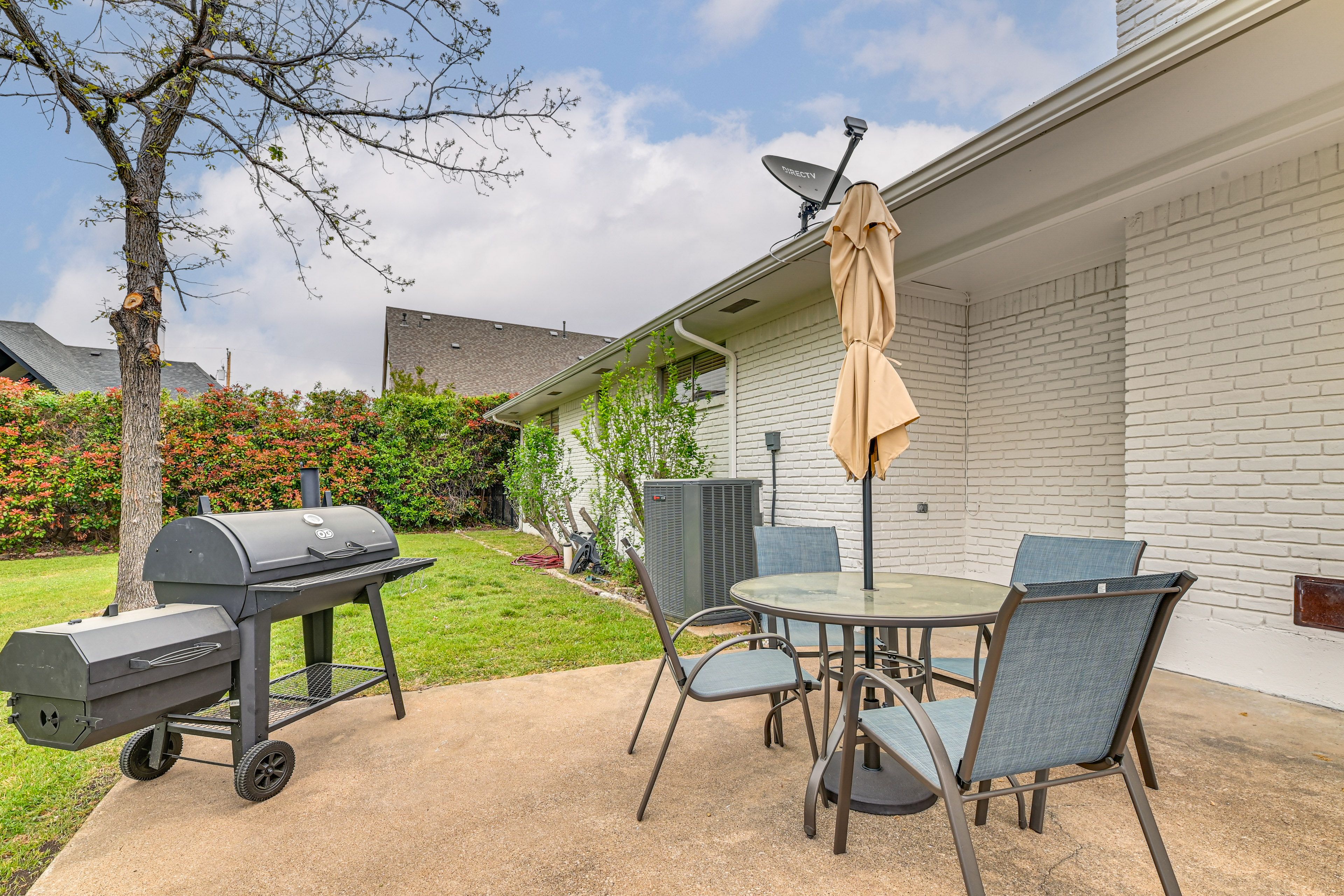 Private Yard | Outdoor Pool | Basketball Hoop