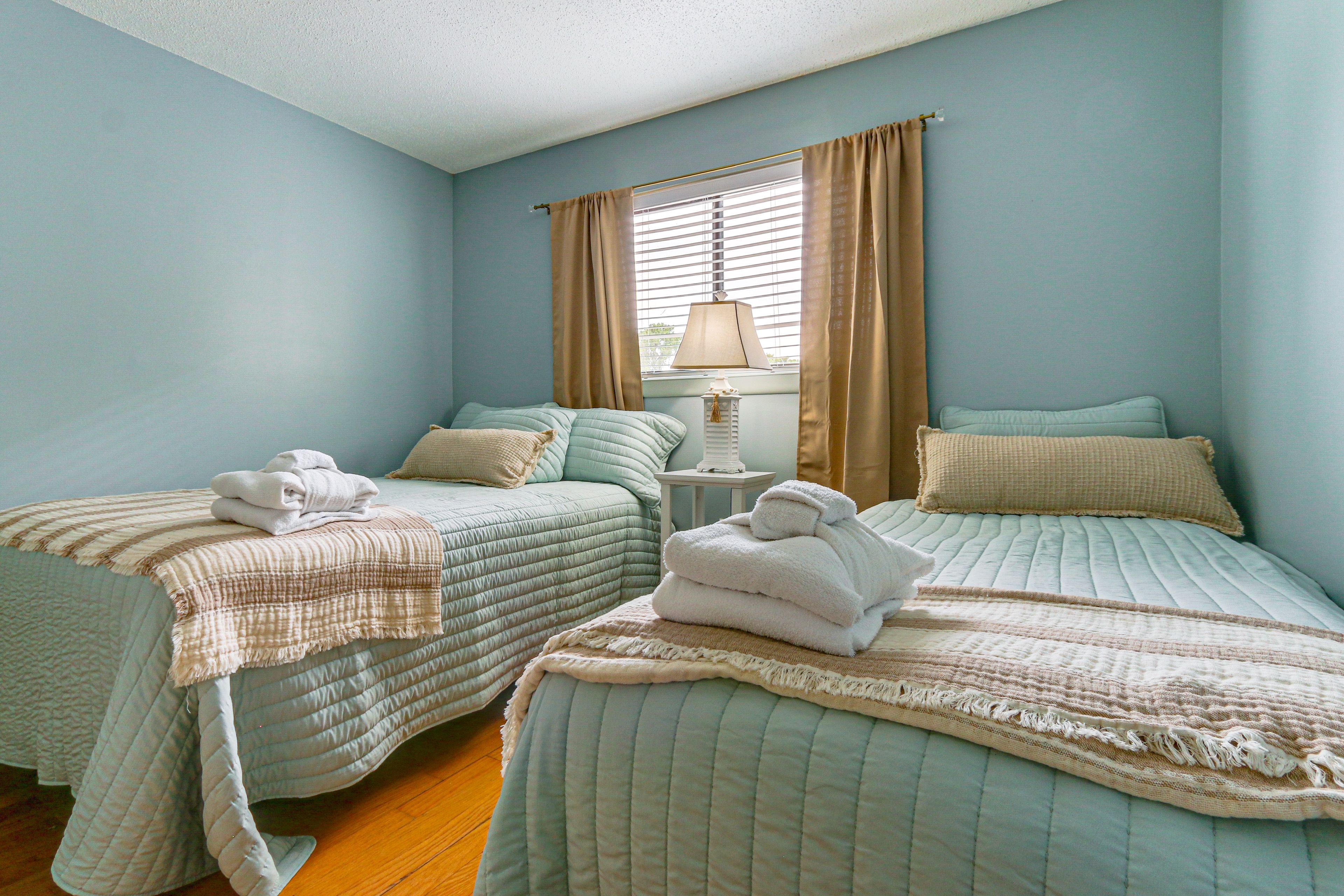 Bedroom 2 | Full Bed | Twin Bed