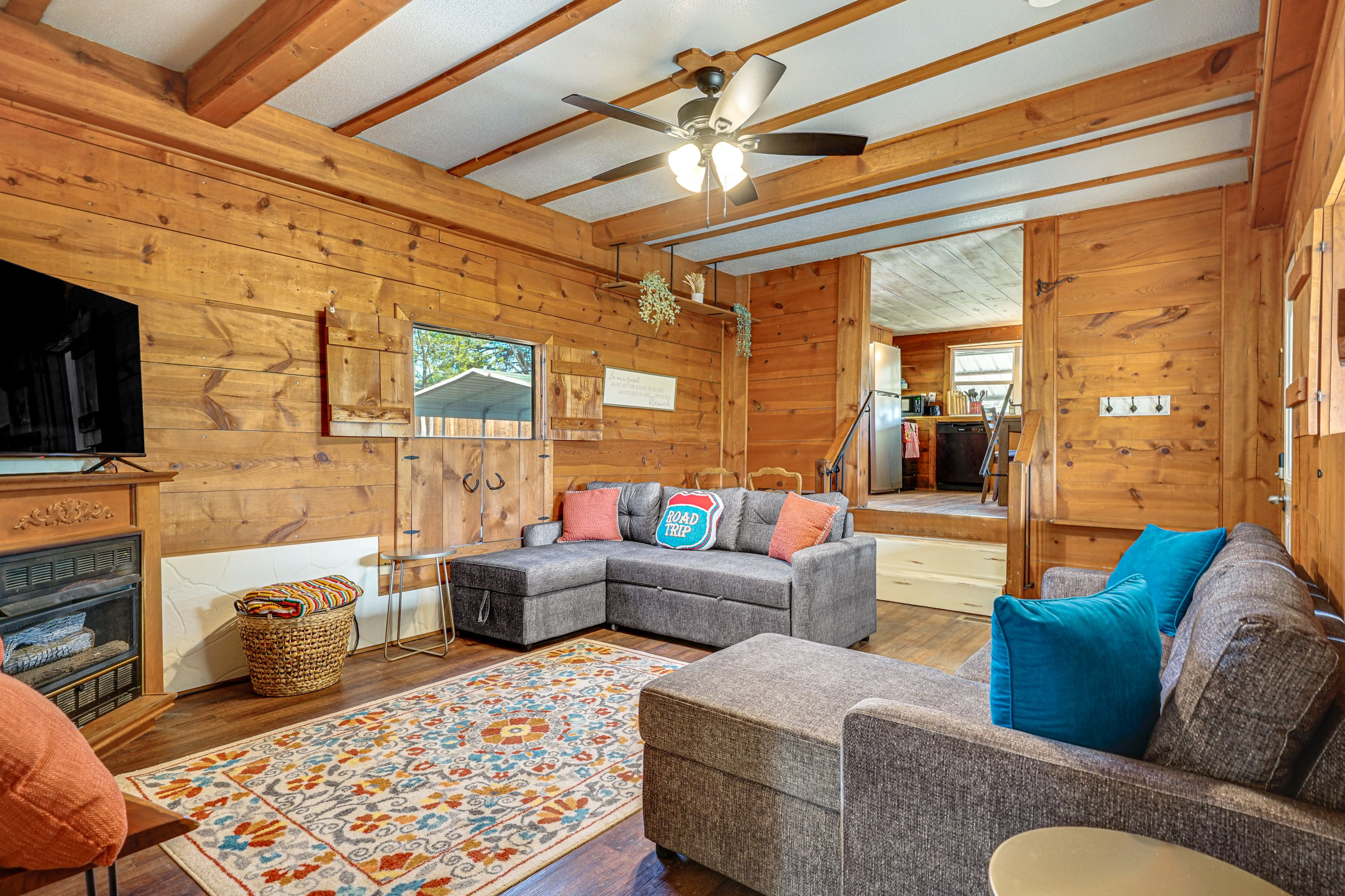 Hudson Oaks Vacation Rental | 3BR | 2BA | 1,110 Sq Ft