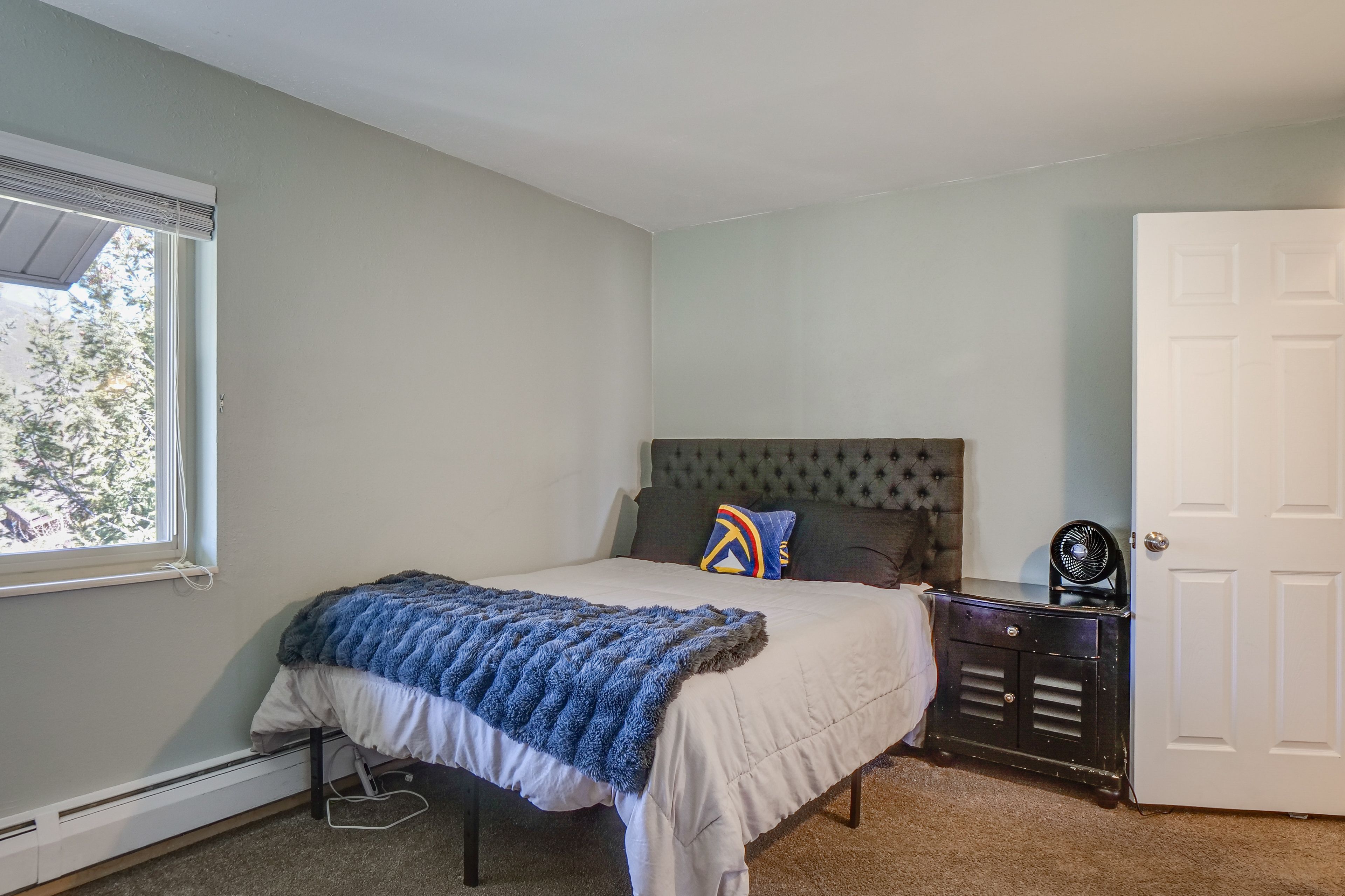 Bedroom 2 | Queen Bed