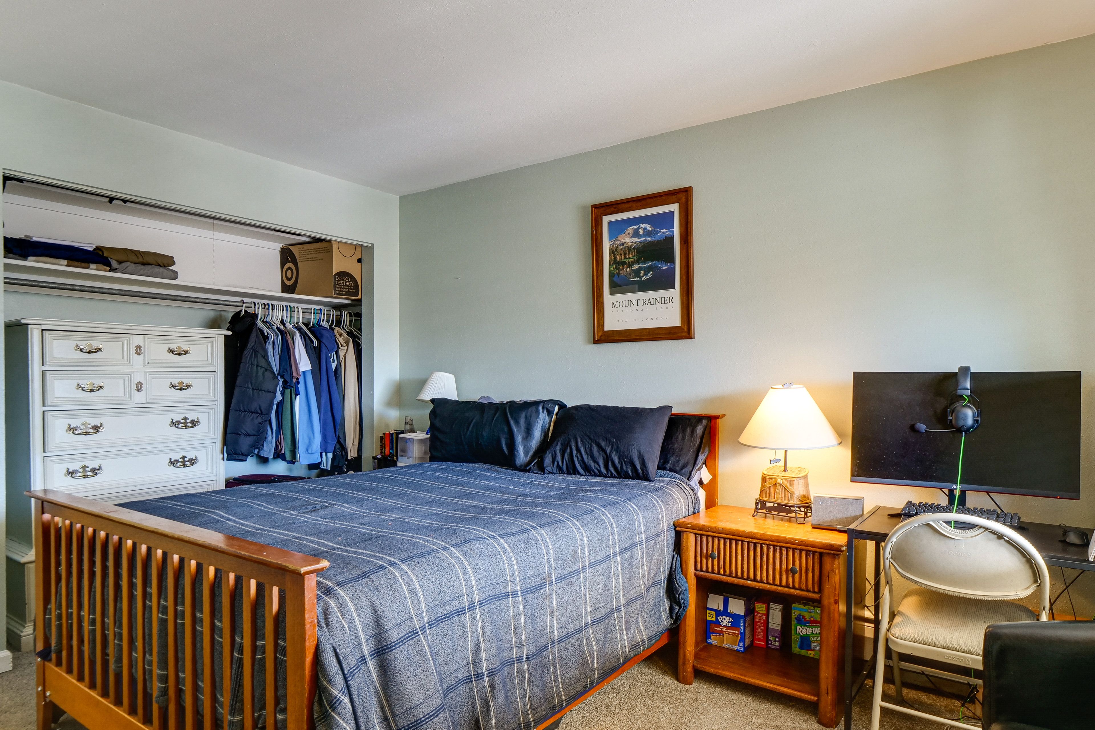 Bedroom 1 | Queen Bed