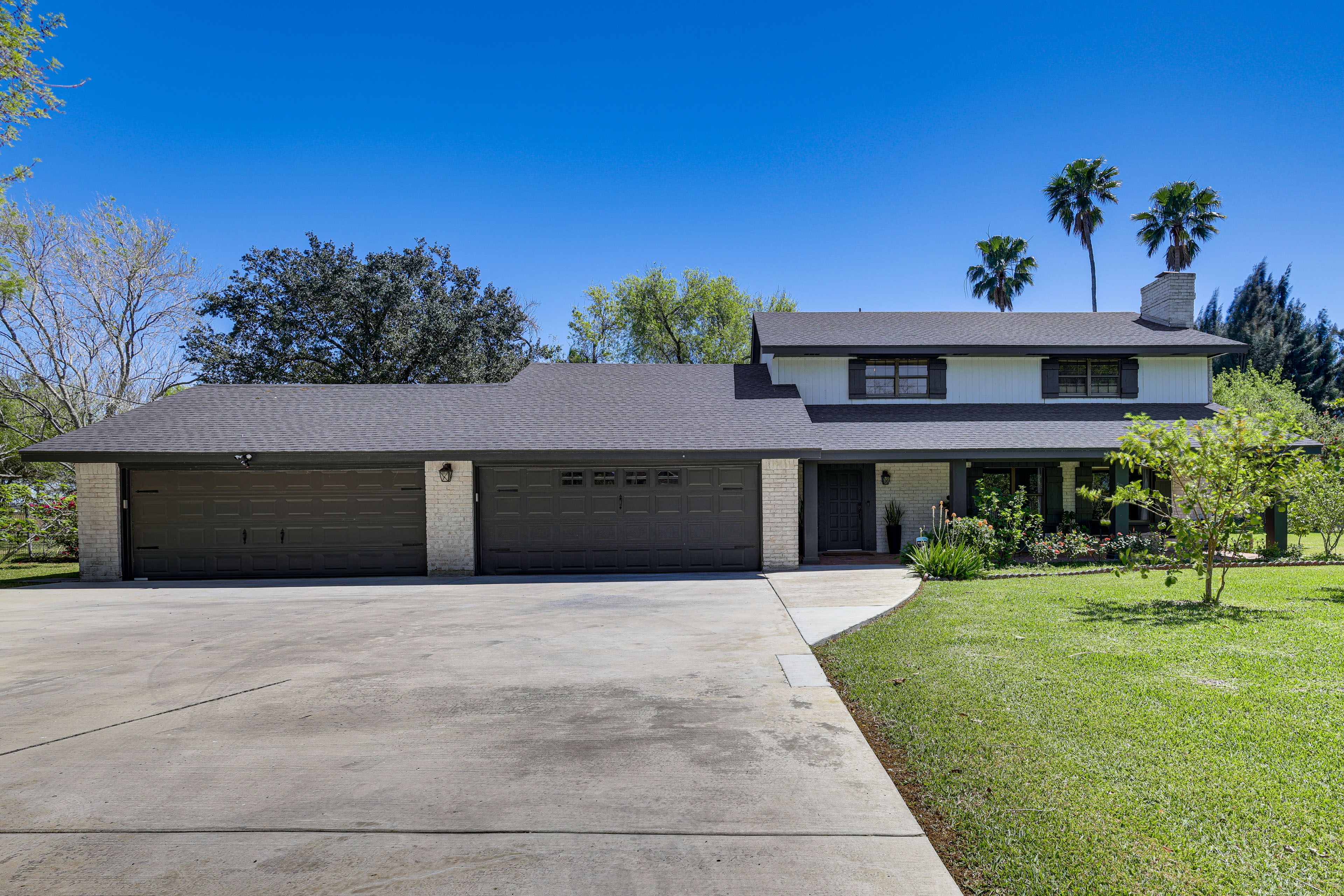 Parking | Shared Driveway (2 Vehicles)