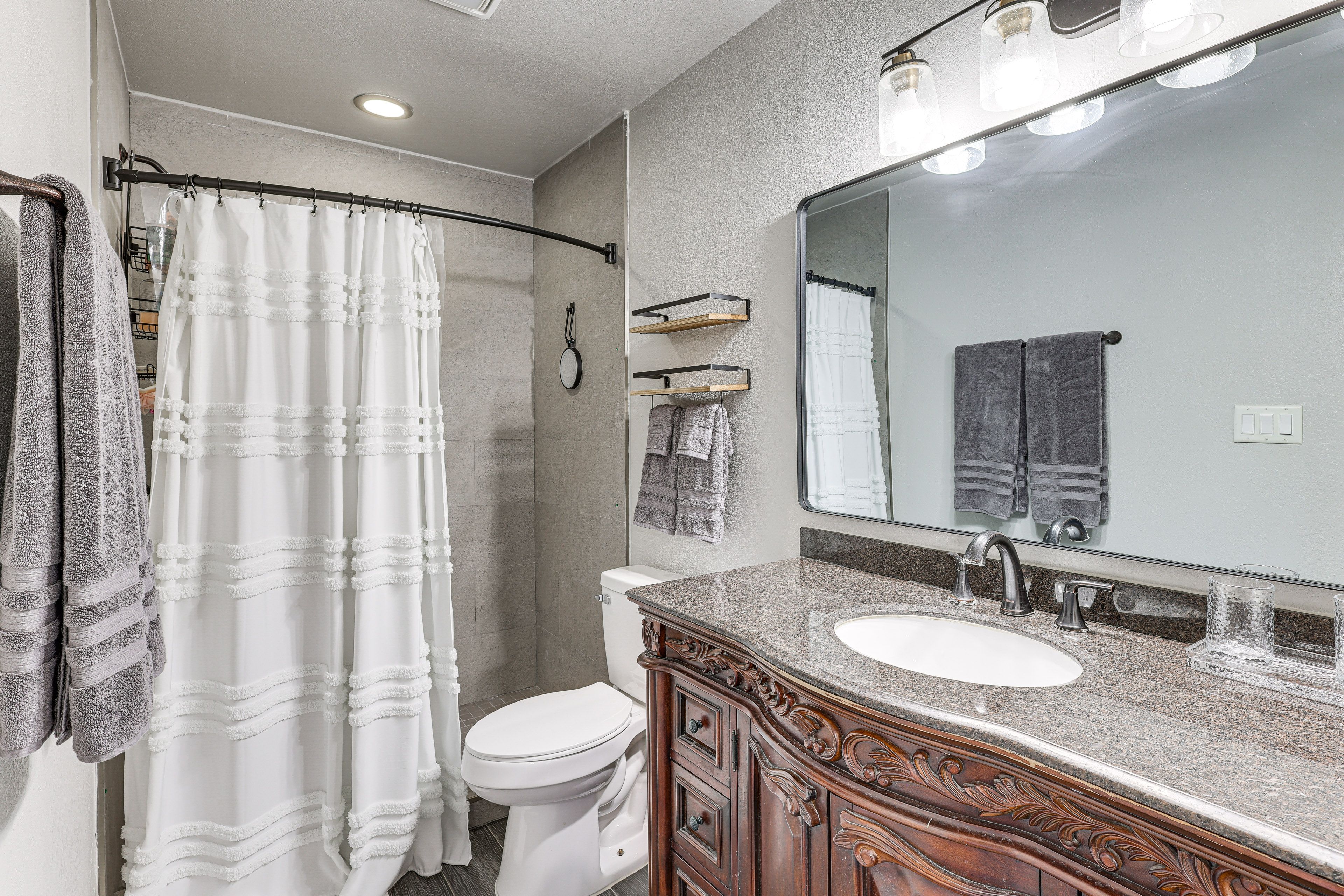 En-Suite Bathroom | 1st Floor