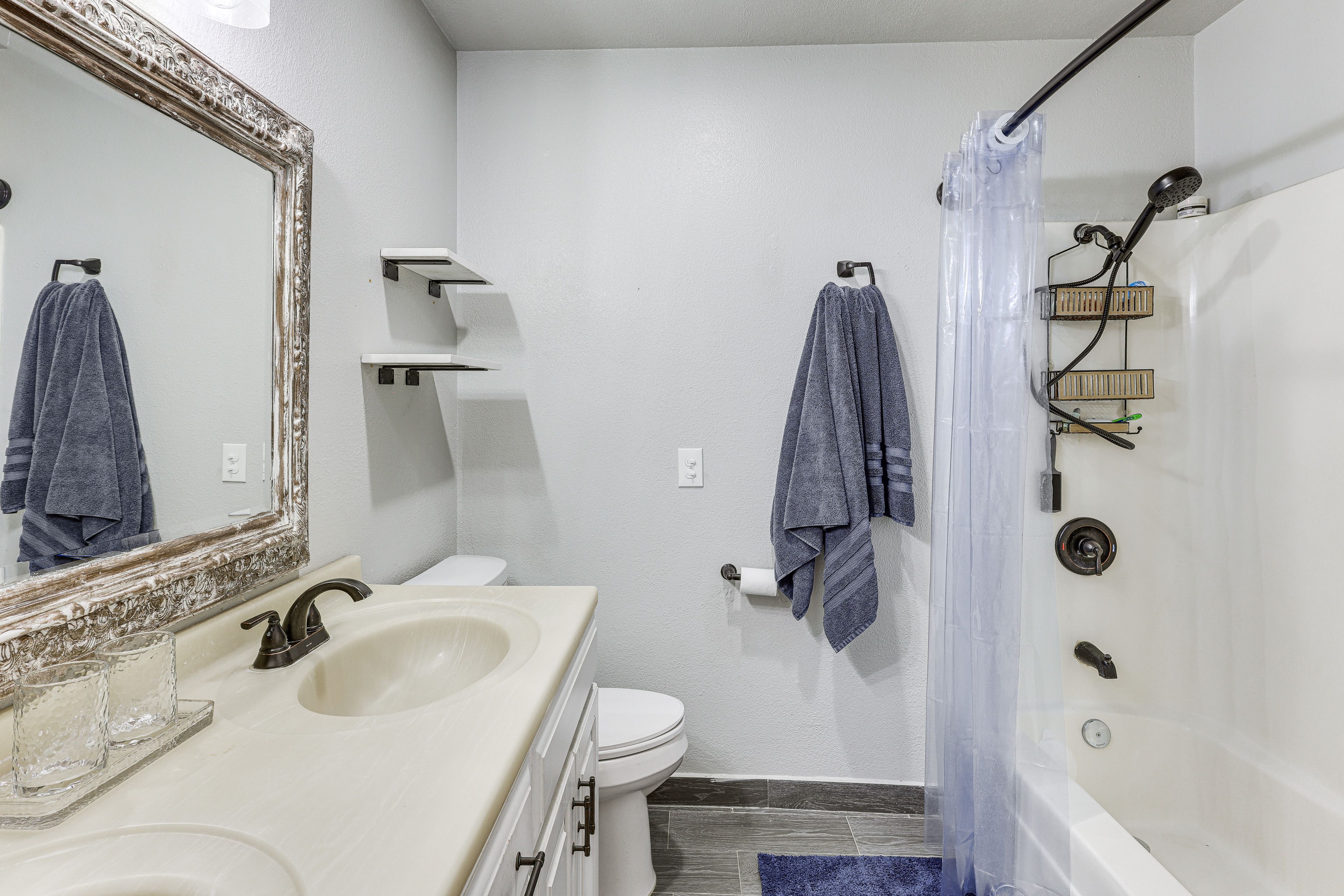 Full Bathroom | 2nd Floor