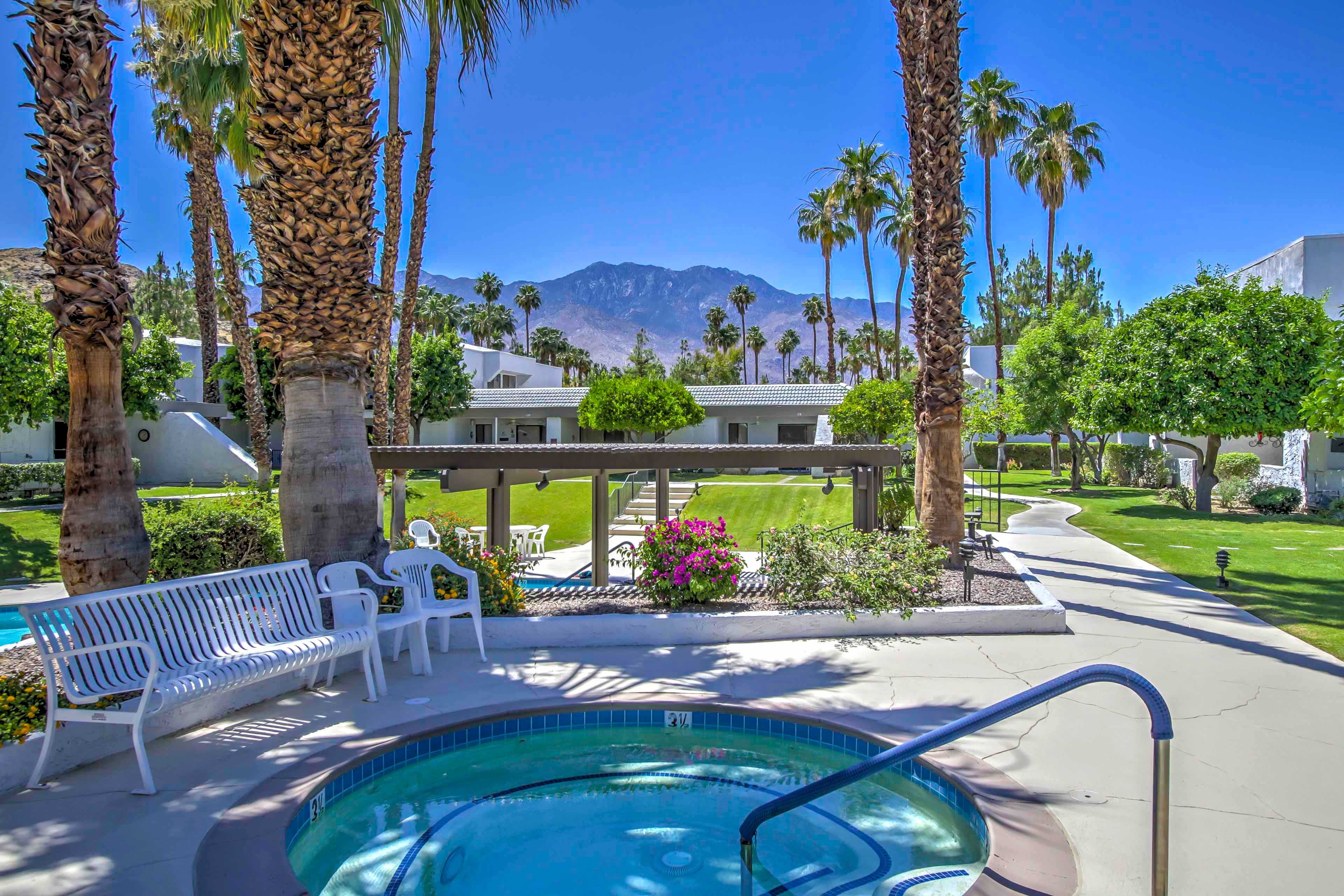 Palm Canyon Villas | Community Amenities