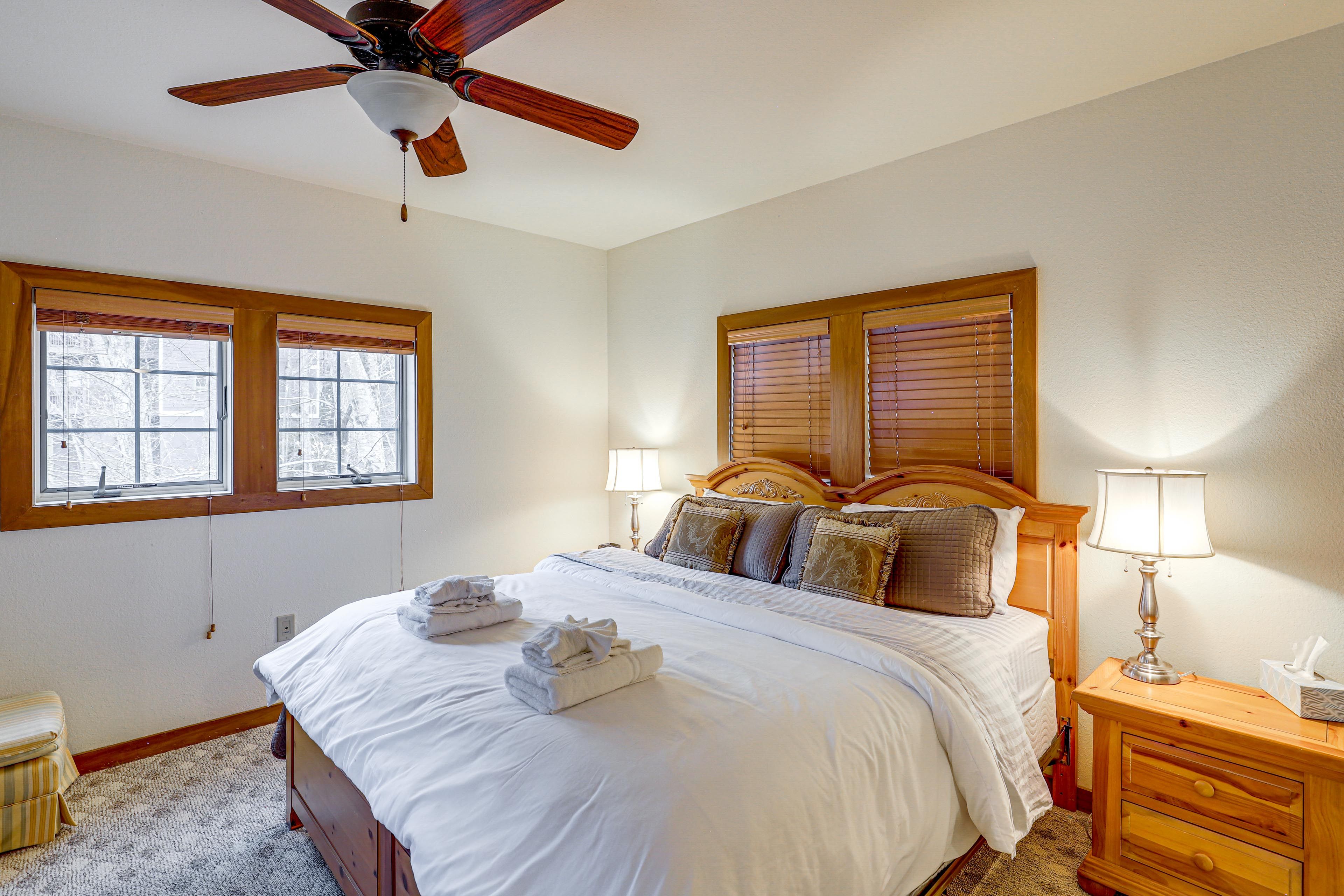 Bedroom 1 | King Bed | Smart TV