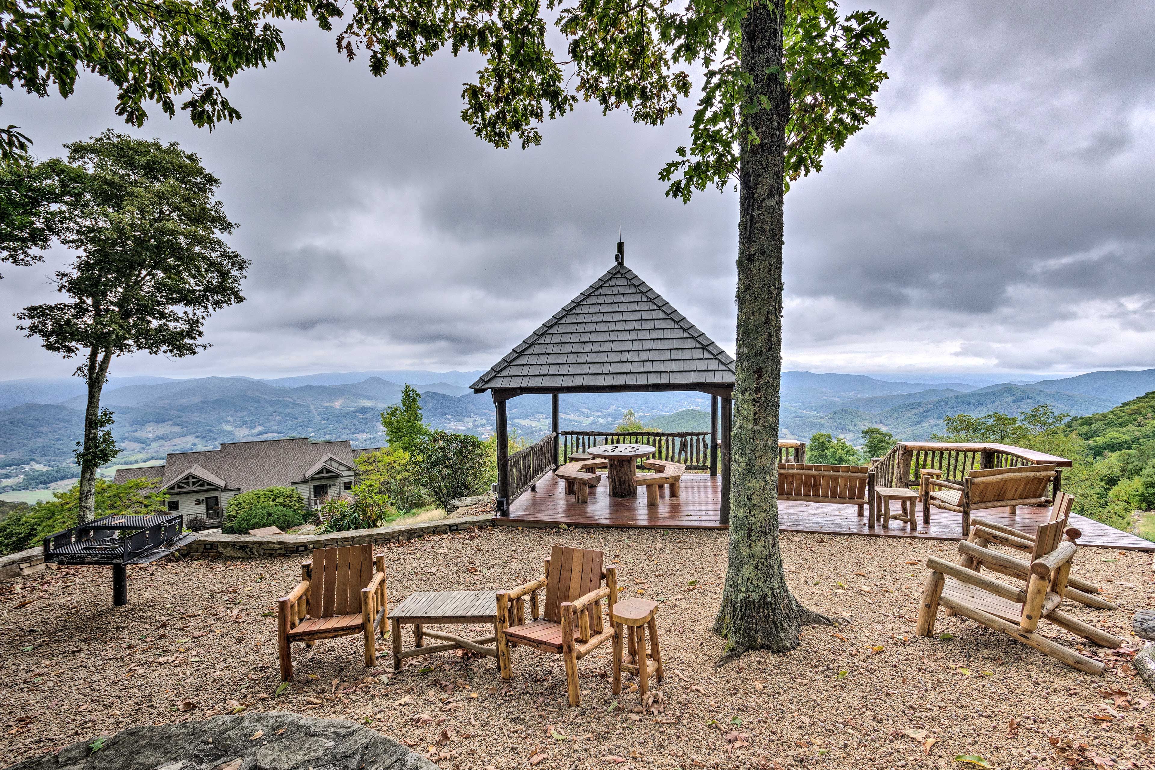 Mountain Air Community Amenities | Fire Pits | Charcoal Grill | Trails