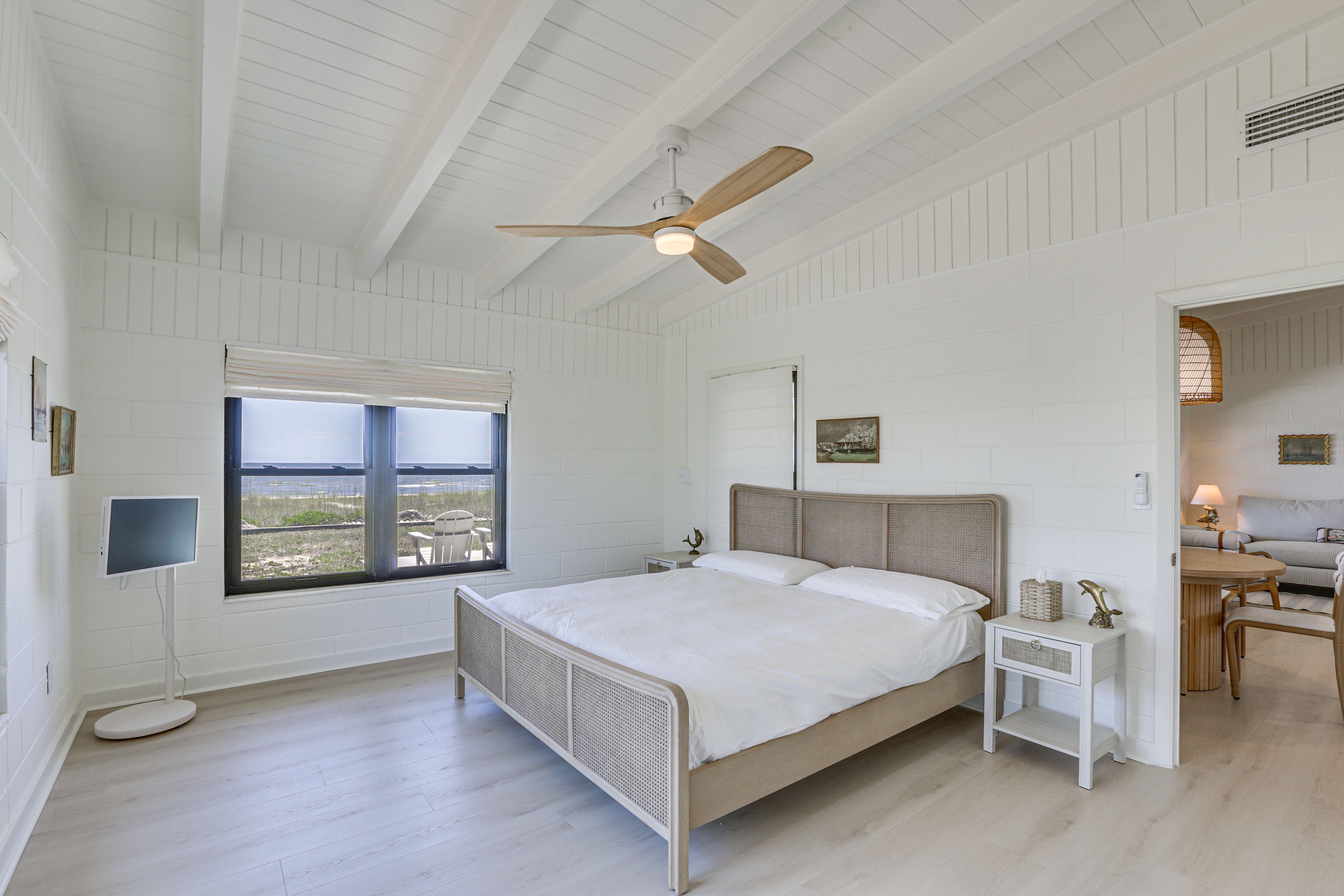 Bedroom 1 | King Bed